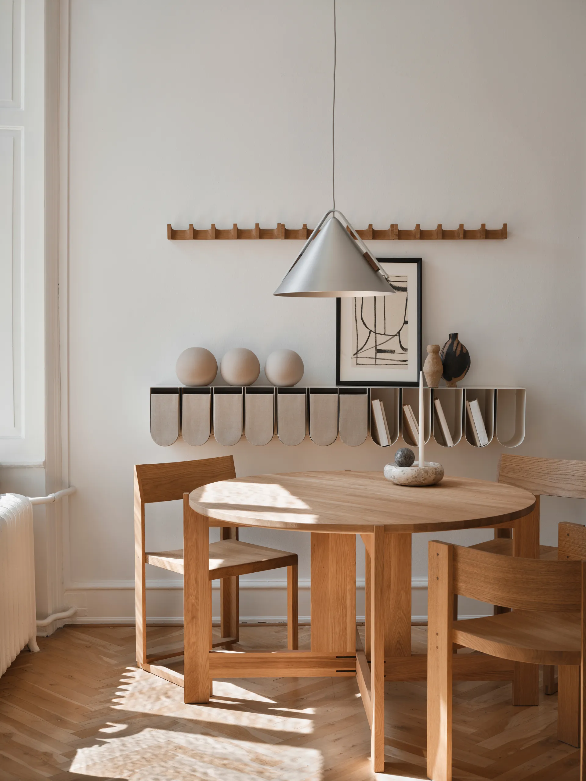 Wieszak Column 49 cm, Dąb olejowany w ciepłym odcieniu Kristina Dam Studio