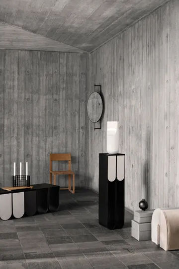 Zaokrąglony postument - Black - Kristina Dam Studio