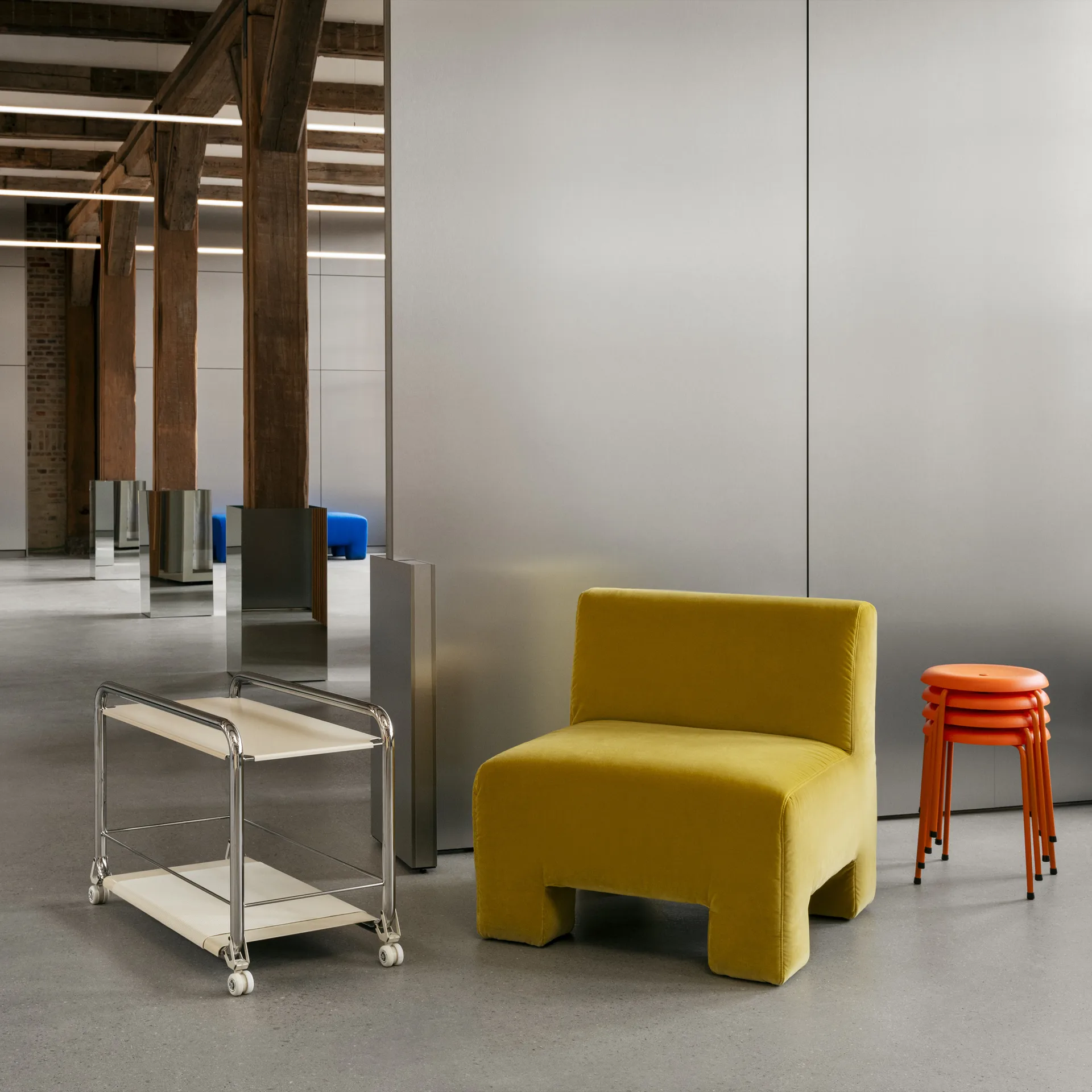 Wózek Tension, Chrom/beż - beżowa mata skórzana Lammhults