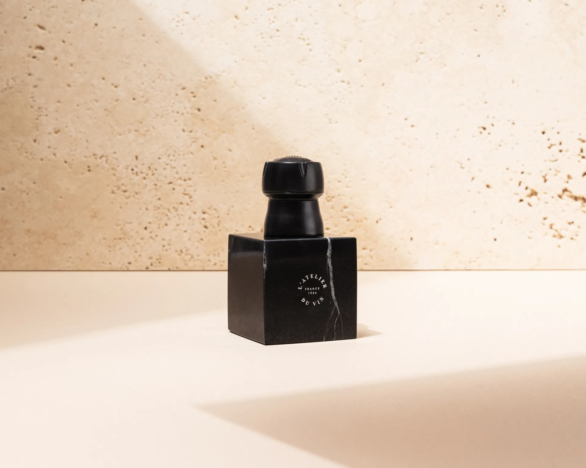 Korek do szampana, Czarny–marmurowy L'Atelier du Vin