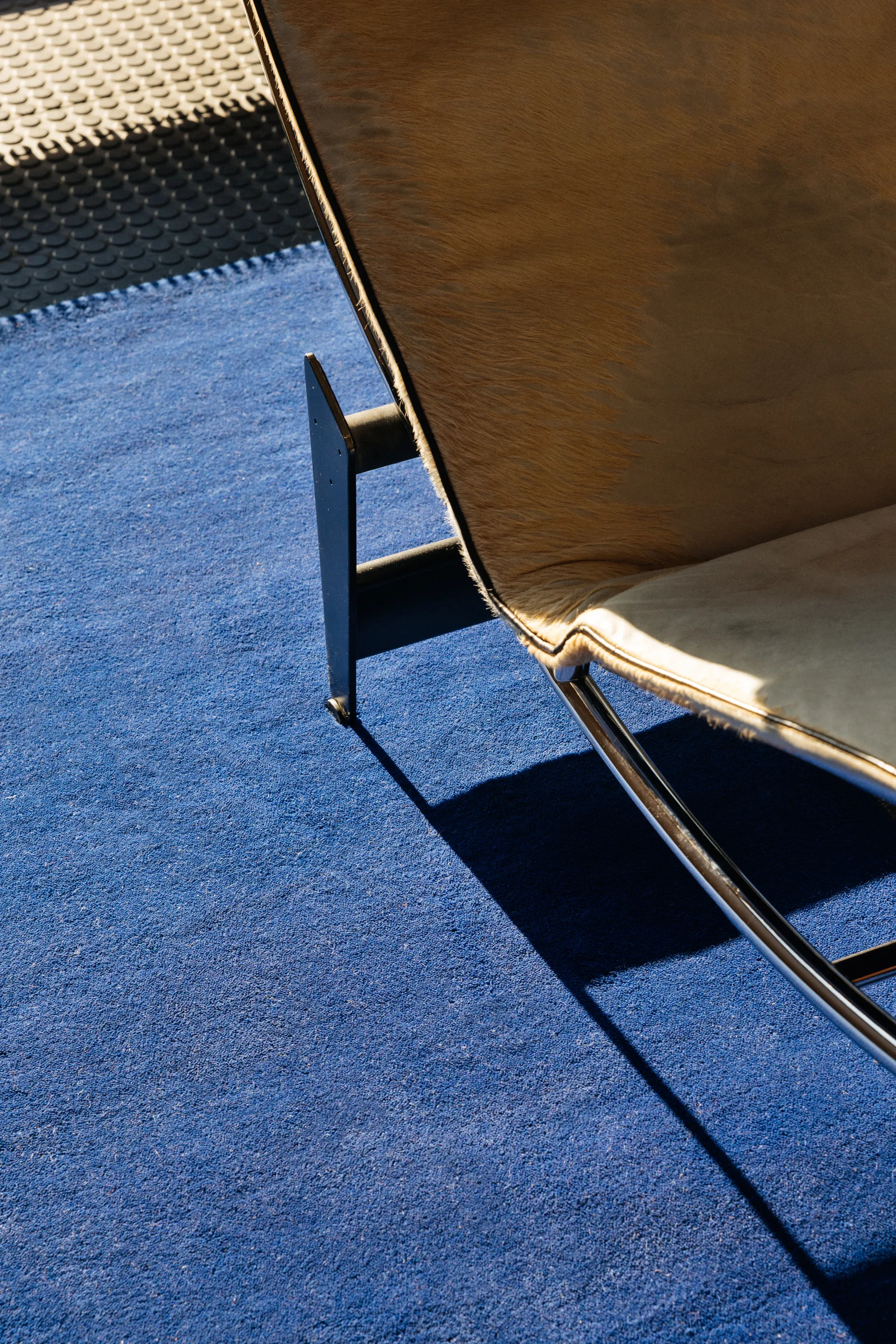 Dywan z wełny Solid Wool, Blue foncé, 250x350 cm Layered