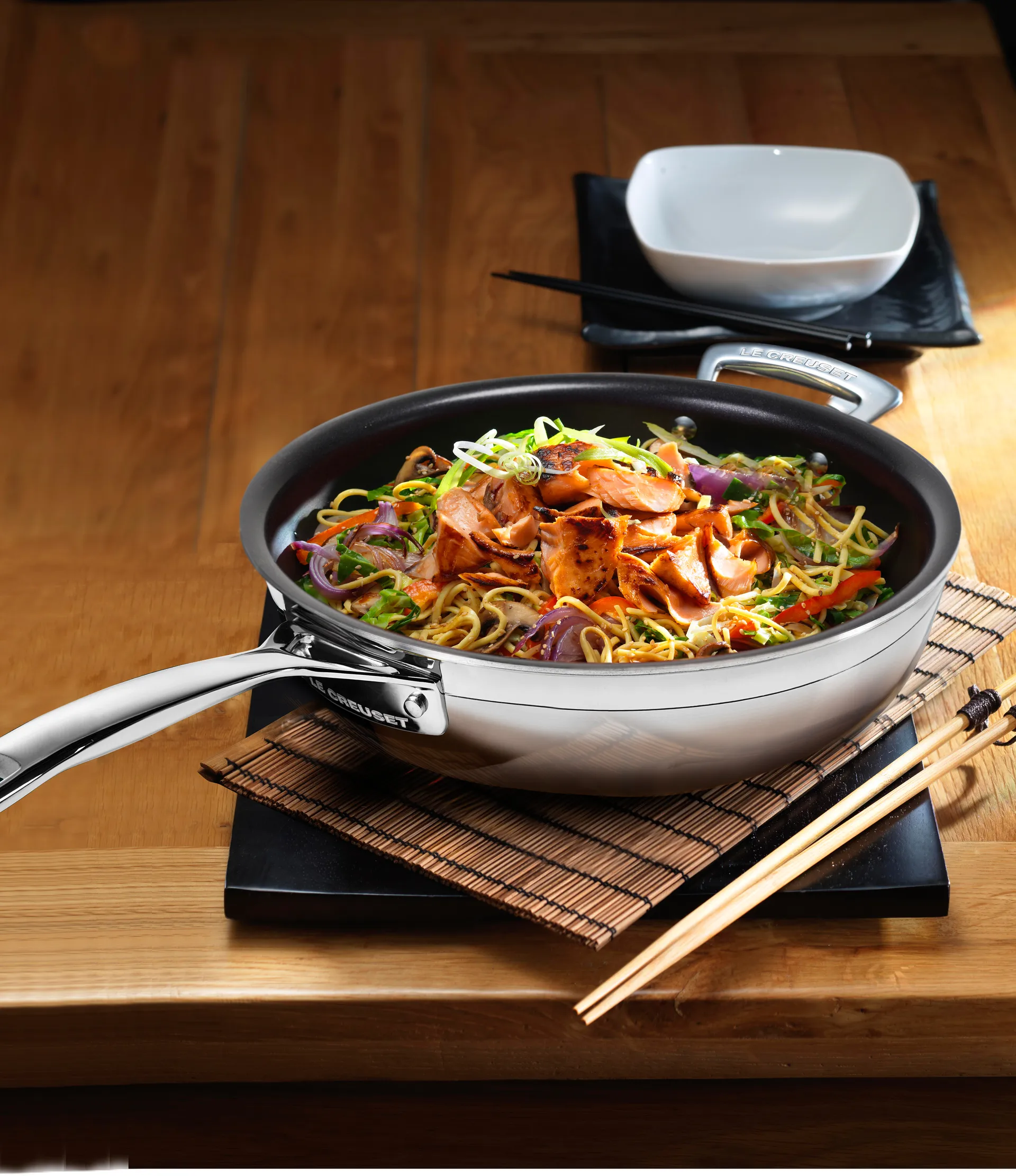 Patelnia non-stick Le Creuset 3-Ply z uchwytem pomocniczym, Ø28 cm Le Creuset