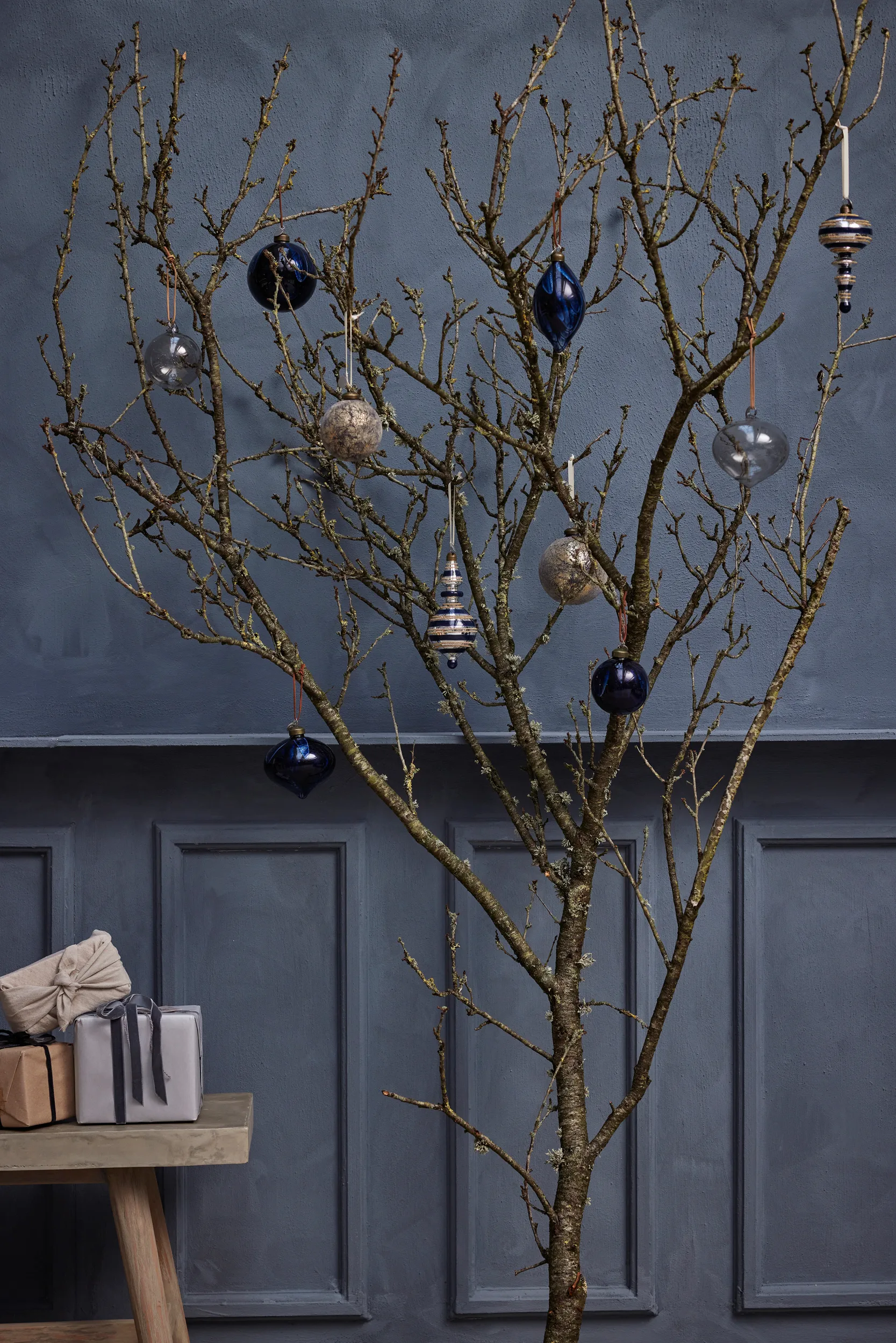 Bombka świąteczna Clearena Ø10 cm, Granatowo-złota Lene Bjerre