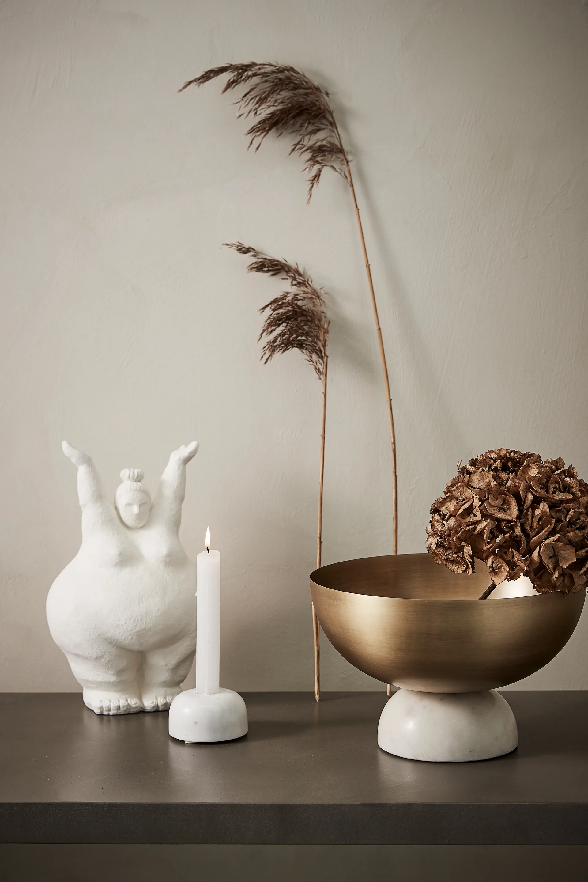 Serafina dekoracja kobieta stojąca 28 cm, Biały Lene Bjerre