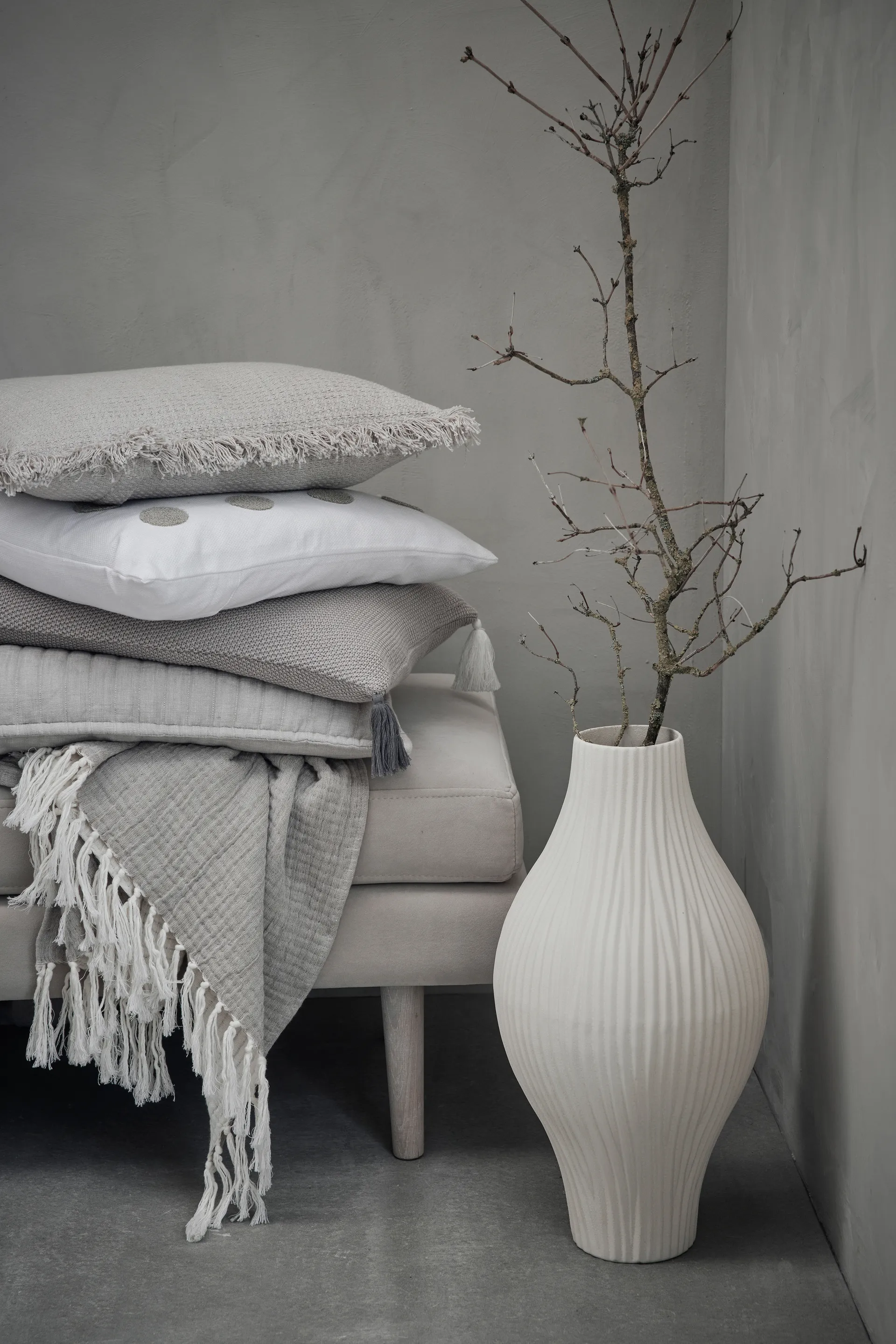 Wazon dekoracyjny Esmia 50 cm, Off white Lene Bjerre