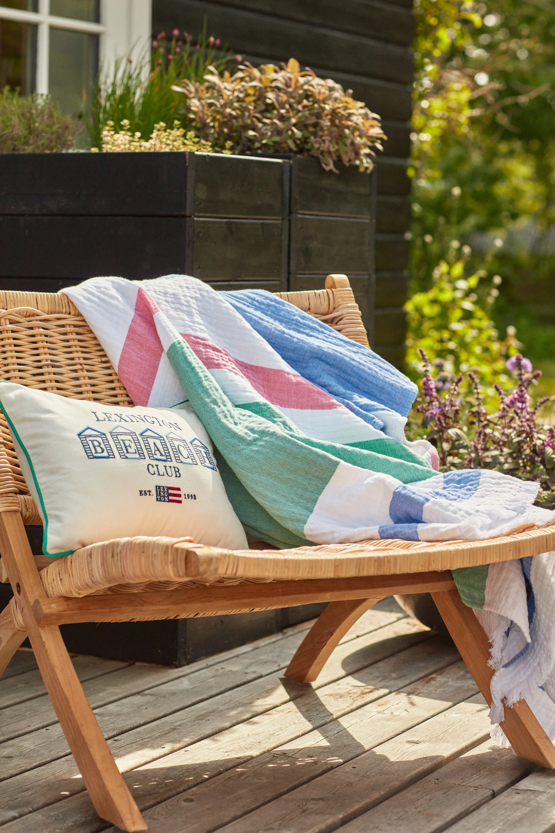 Beach Club Small Embroidered poduszka 30x40 cm, Niebieski-biały-zielony Lexington