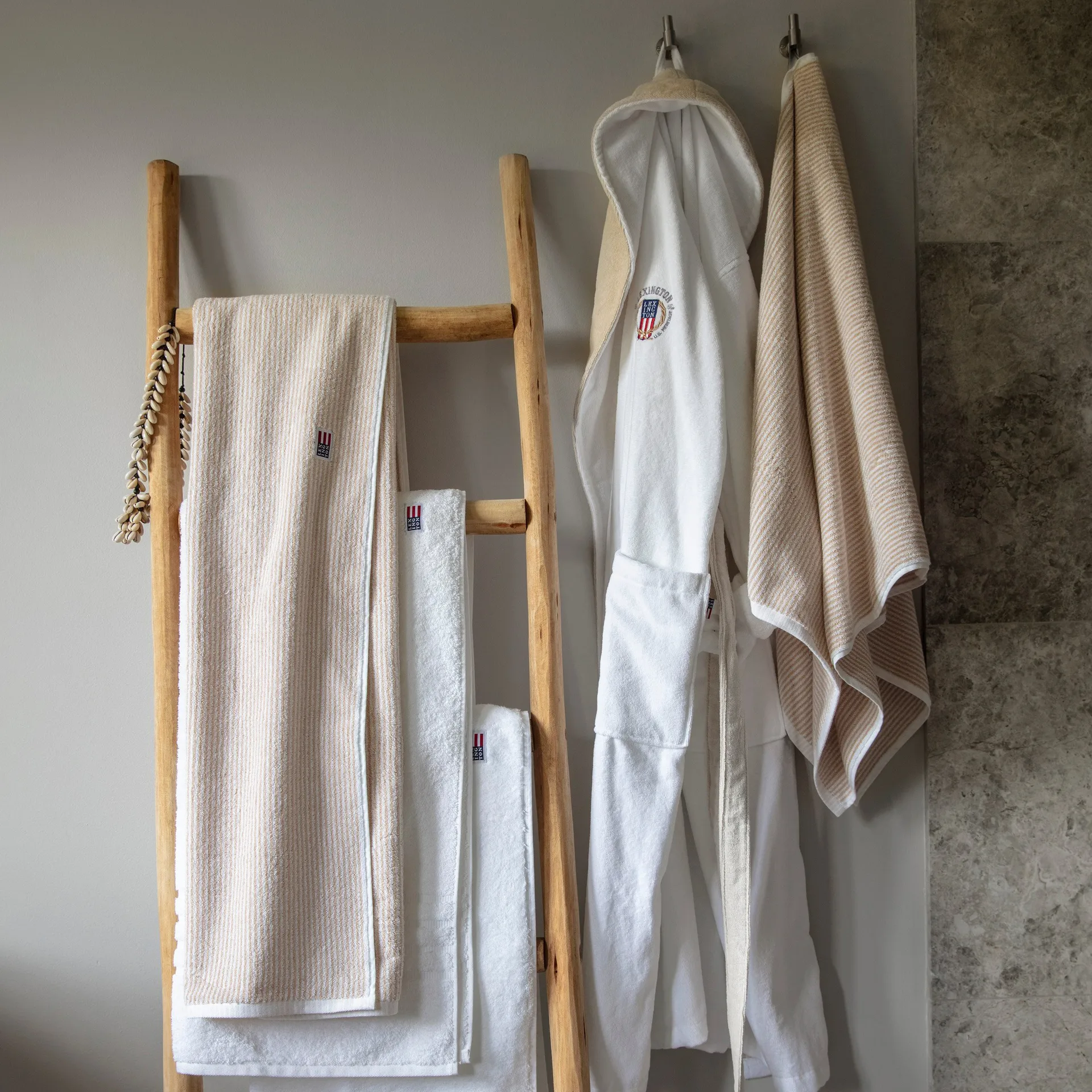 Icons Original Striped Ręcznik kąpielowy w paski 100x150 cm, Biało-tanowy Lexington