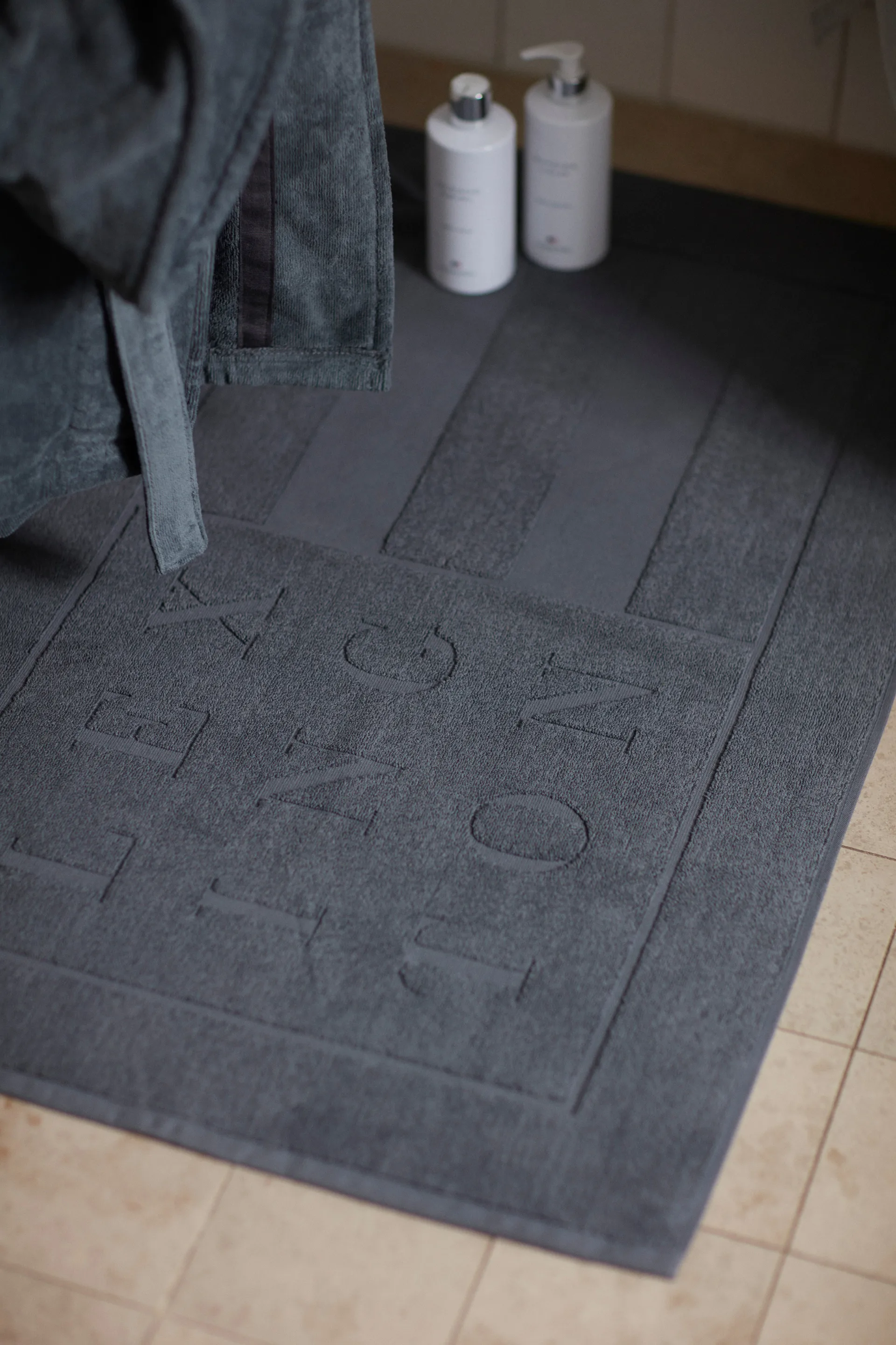 Lexington Hotel mata łazienkowa 60x90 cm, Dark gray Lexington