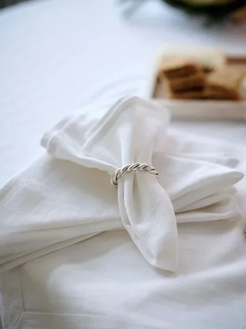 Obrus White Jacquard Cotton 150x250 cm - Biały - Lexington