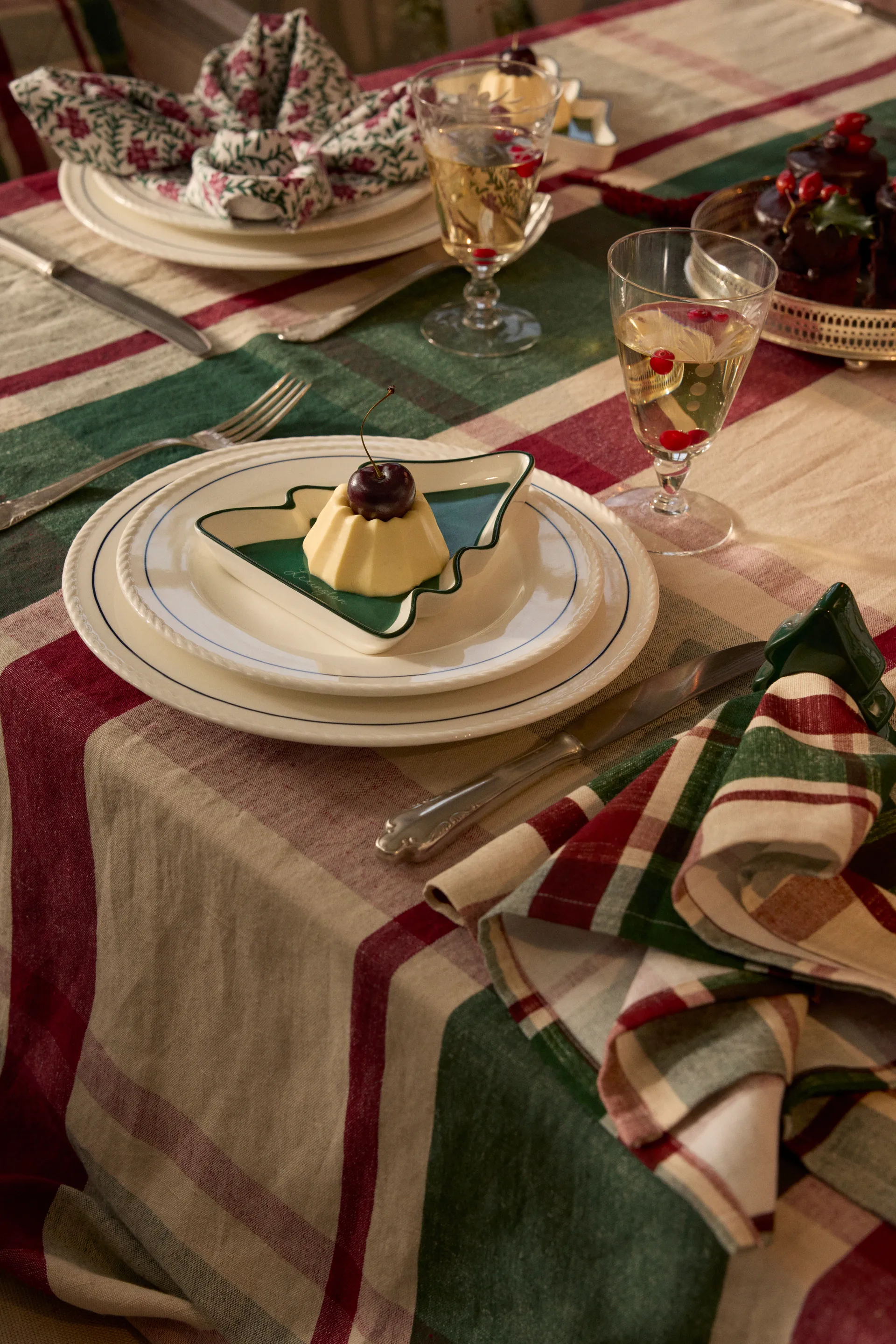 Obrus zielono-czerwony Checked z lnu i bawełny, 150x250 cm Lexington