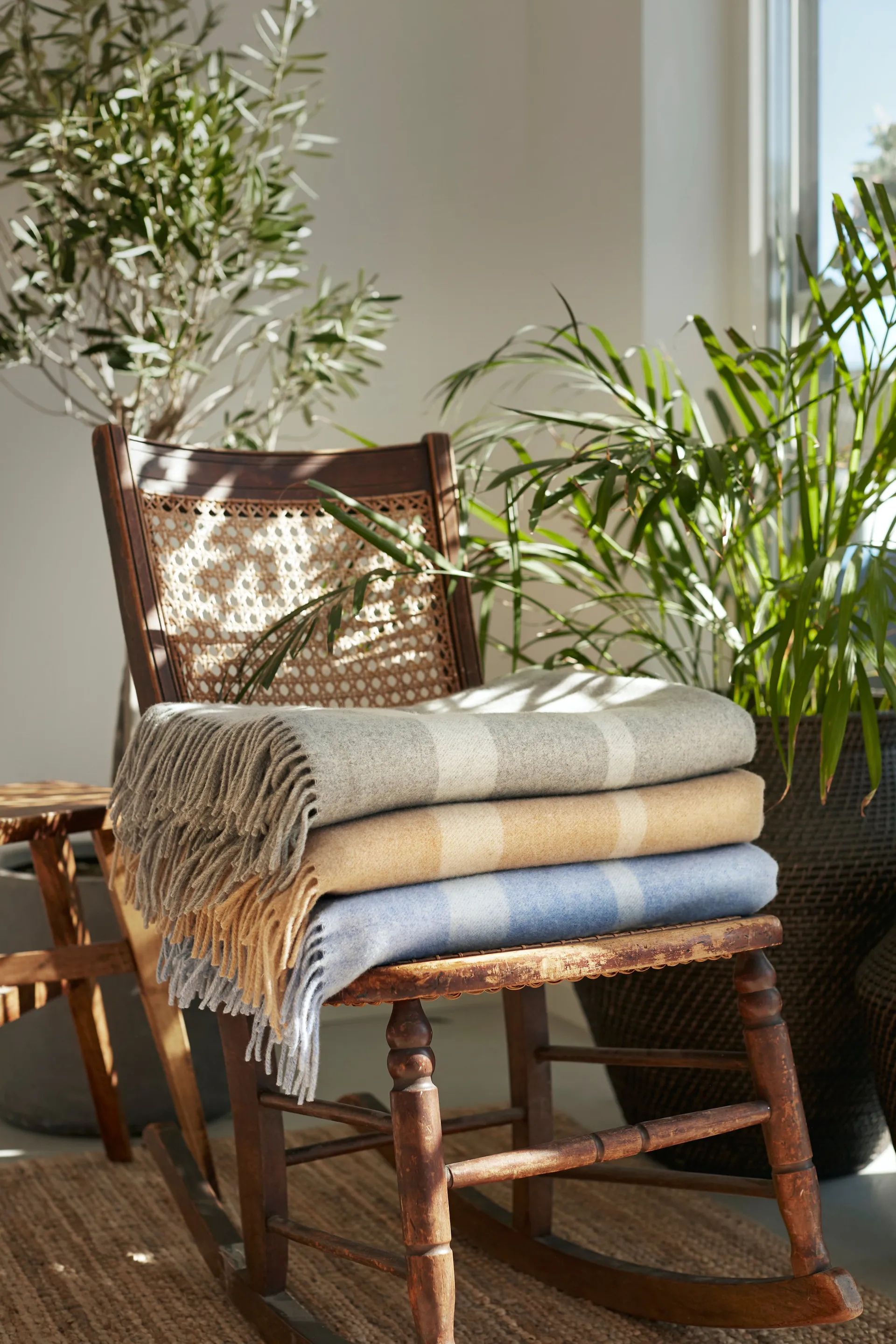 Pled wełniany Hotel Wool 130x170 cm, Szaro-biały Lexington