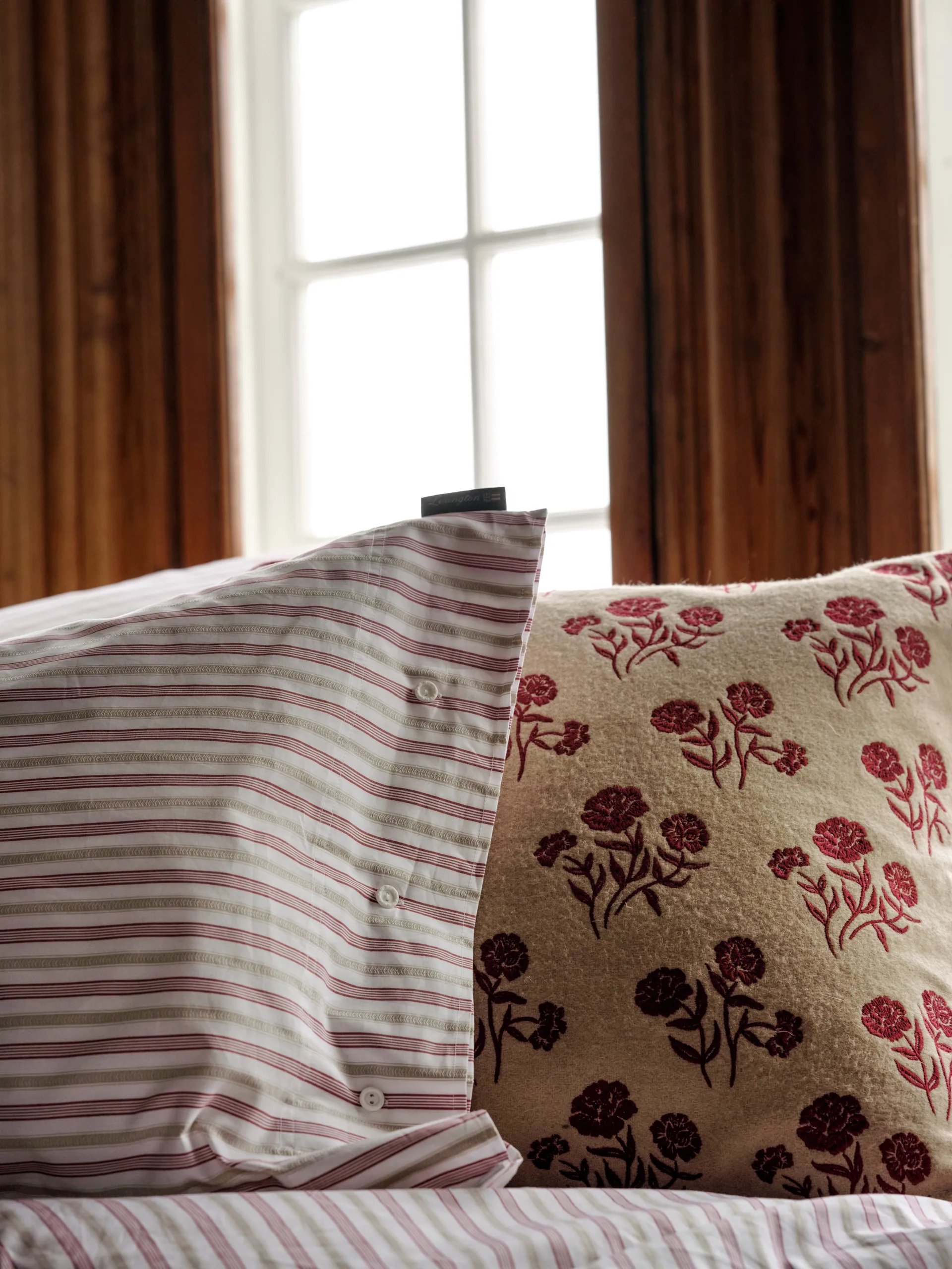 Poszewka na poduszkę Dobby Striped Cotton Poplin 50x60 cm, Czerwono-beżowo-biała Lexington