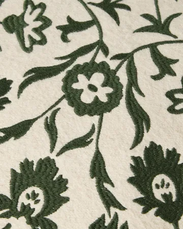 Poszewka na poduszkę Flower Embroidered Wool Mix, 50x50 cm - Light beige-green - Lexington