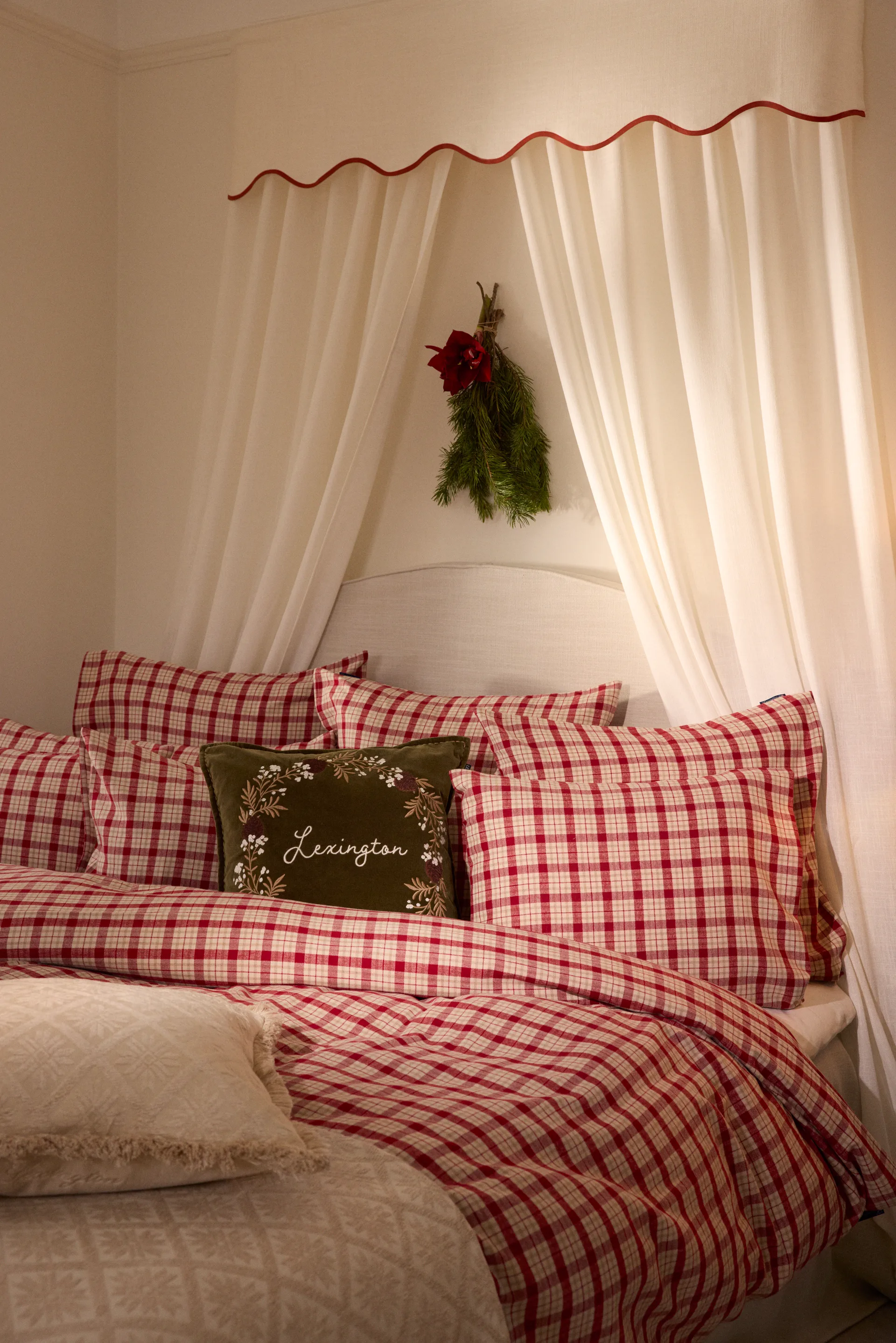 Poszewka na poduszkę Wreath z ekologicznej bawełnianej welury 50x50 cm, Olive-brown-white Lexington