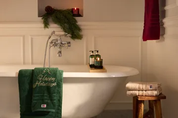 Ręcznik Happy Holidays Juniper z ekologicznej bawełny 50x70 cm - Green-Light Beige - Lexington