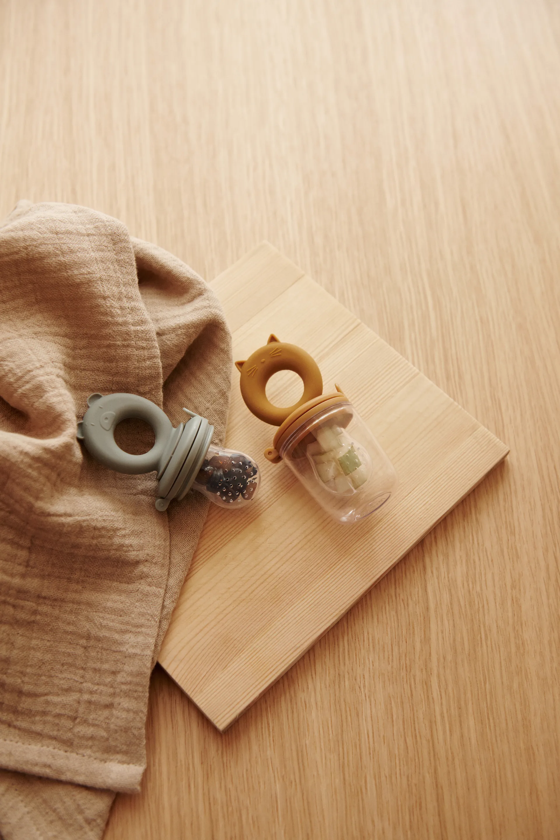 Gryzak do podawania owoców Miranda 2 części, Tuscany rose-Apple blossom Liewood