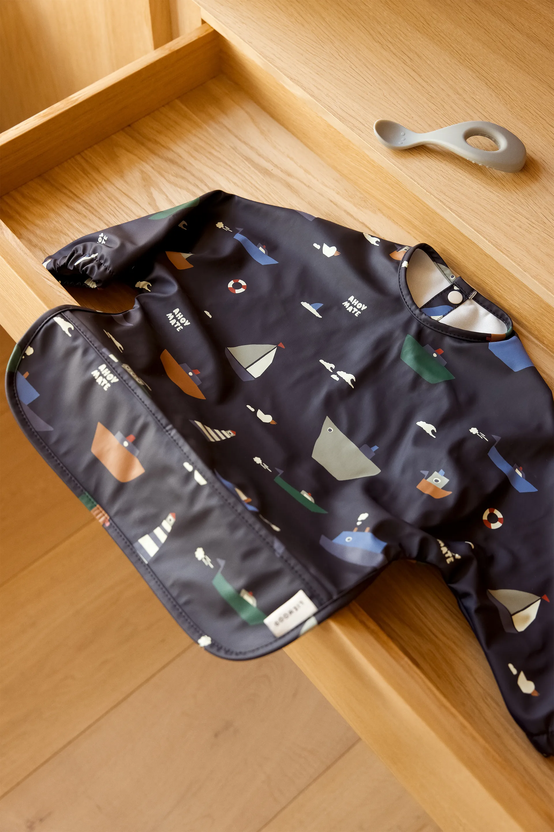 Śliniak z rękawami Merle, Sailing-classic navy Liewood