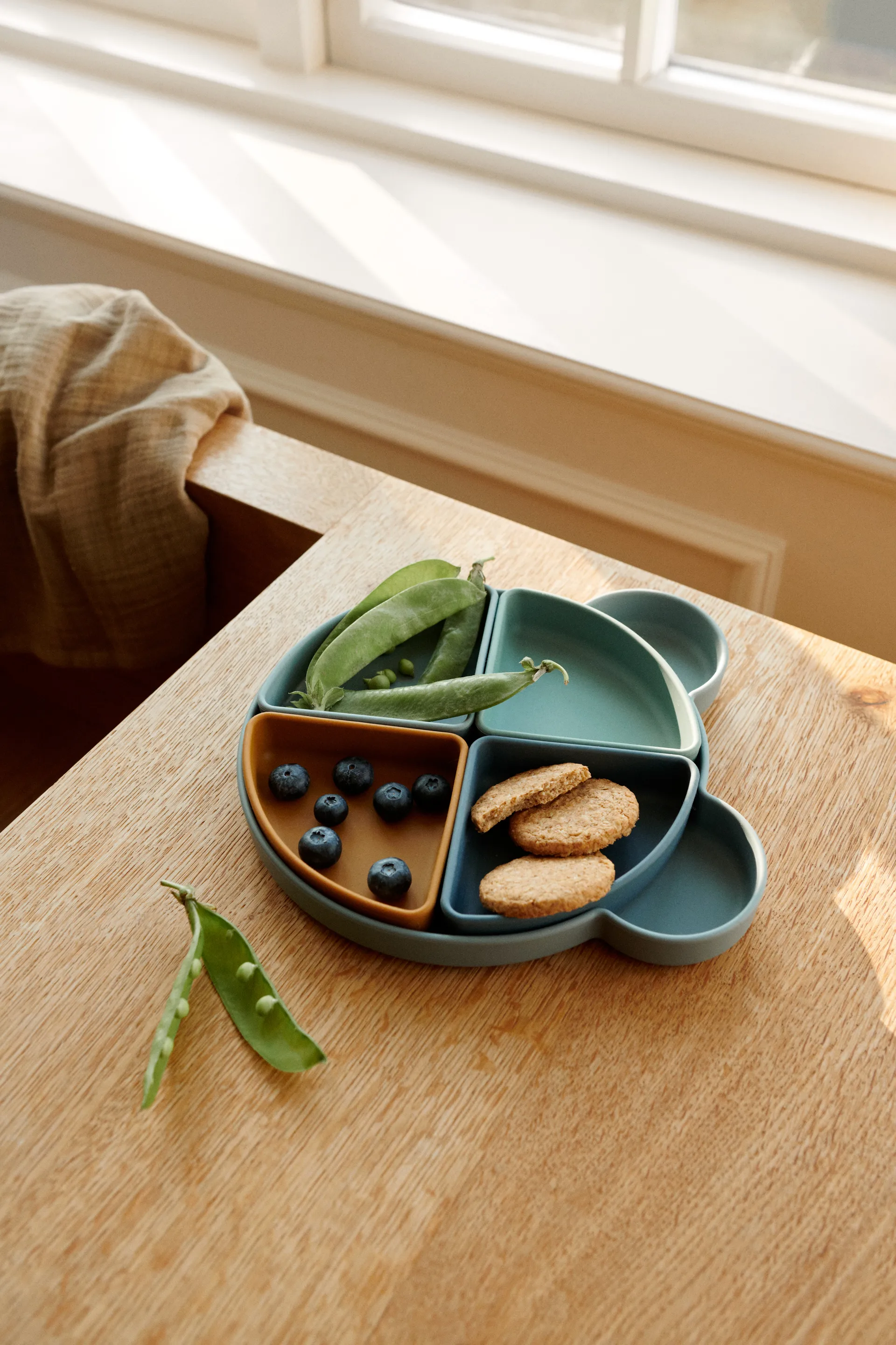 Talerz dziecięcy + 4 miski Arne, Mr bear blue fog multi mix Liewood