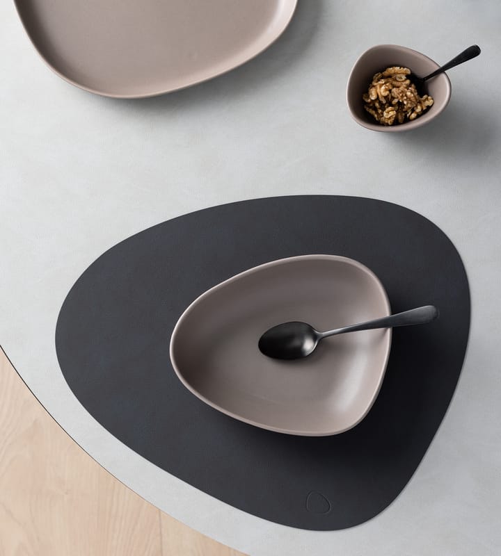 Curve Stoneware talerz głęboki 19x22 cm - Ciepła szarość - LIND DNA