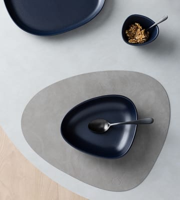 Curve Stoneware talerz głęboki 19x22 cm - Navy blue - LIND DNA