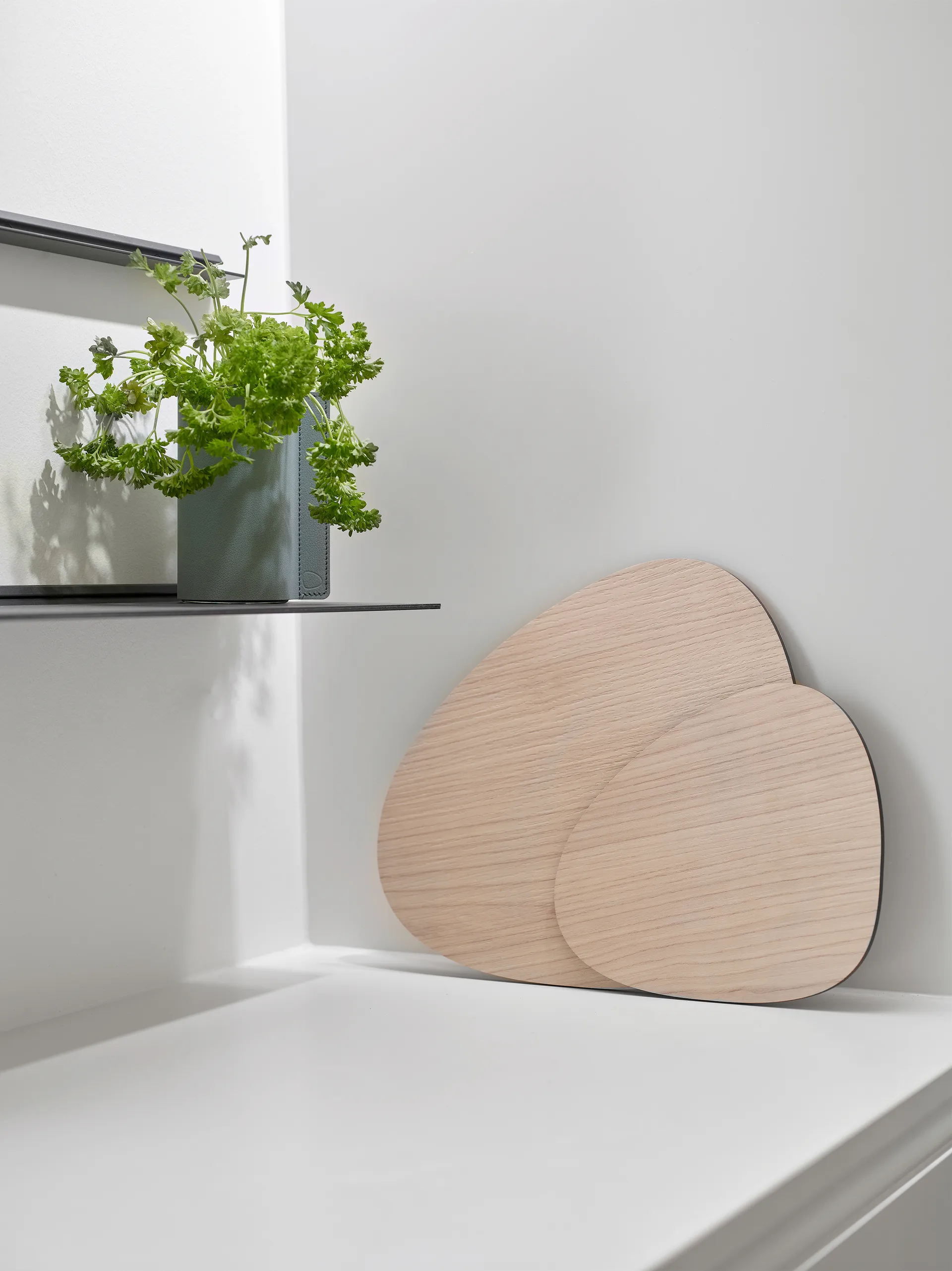 Cut & Serve deska do krojenia w kształcie łuku S, Jesion LIND DNA