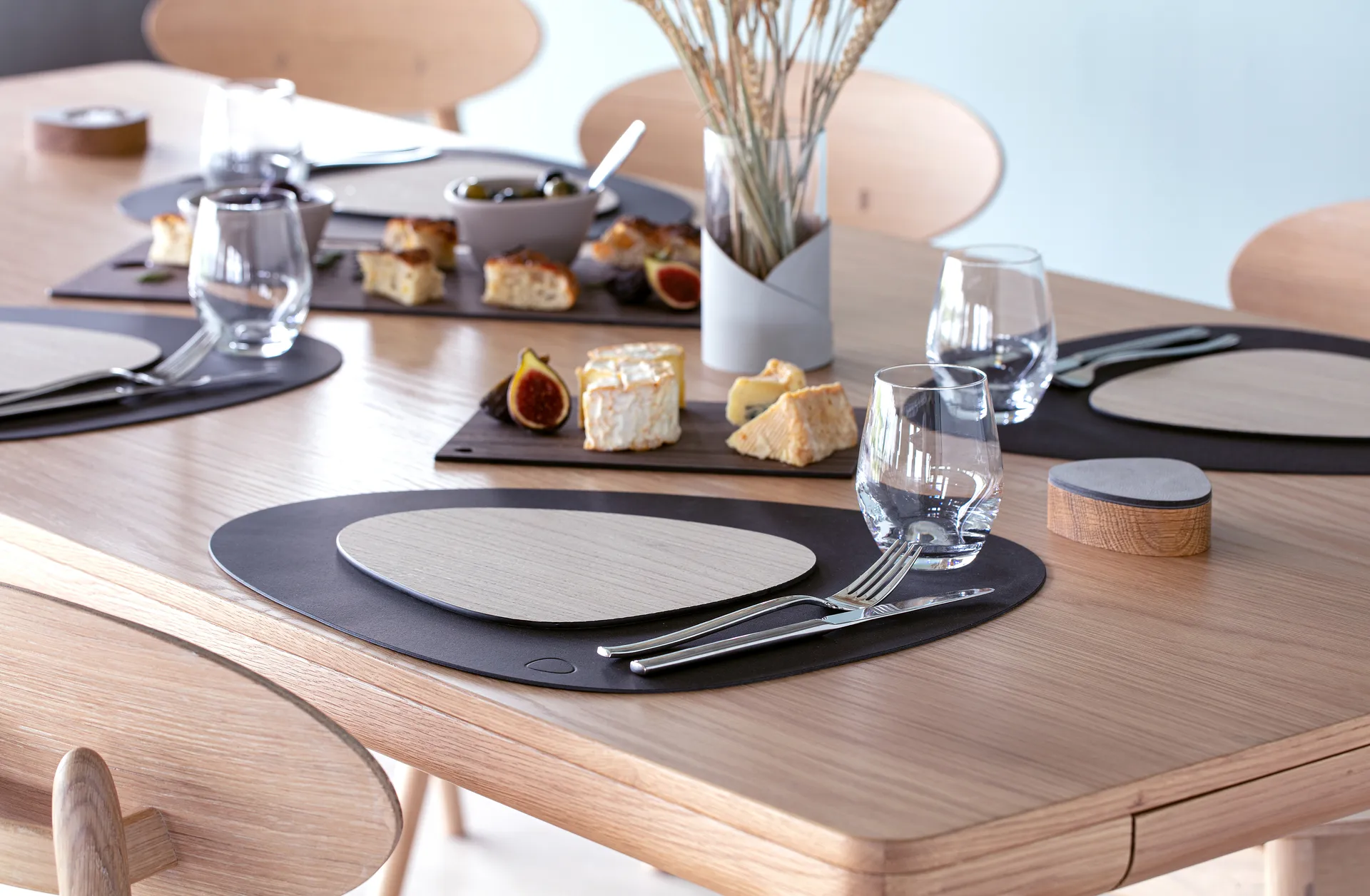 Cut & Serve deska do krojenia w kształcie łuku S, Jesion LIND DNA