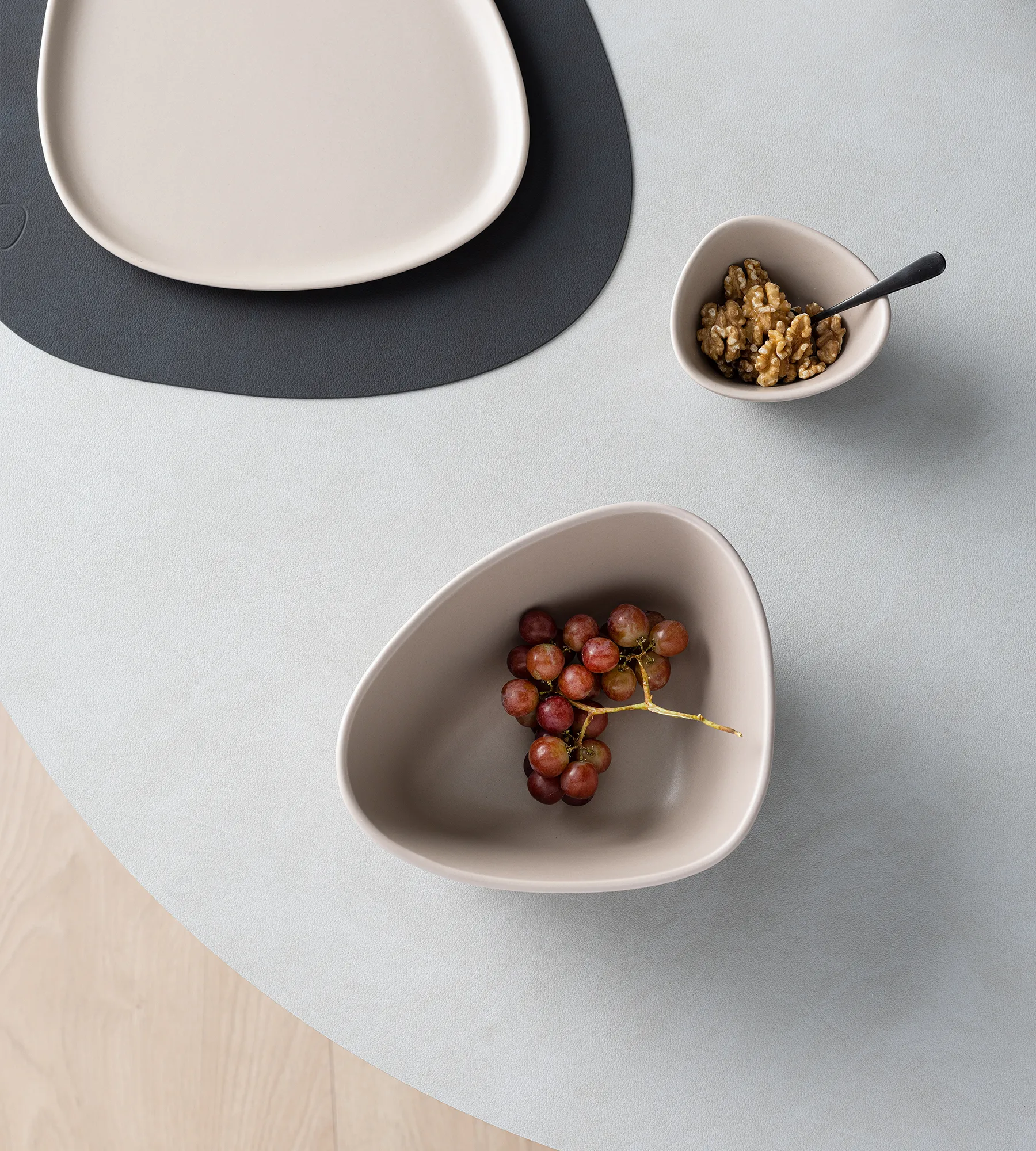 Miska Curve Stoneware M 20x22 cm, Piaskowy LIND DNA