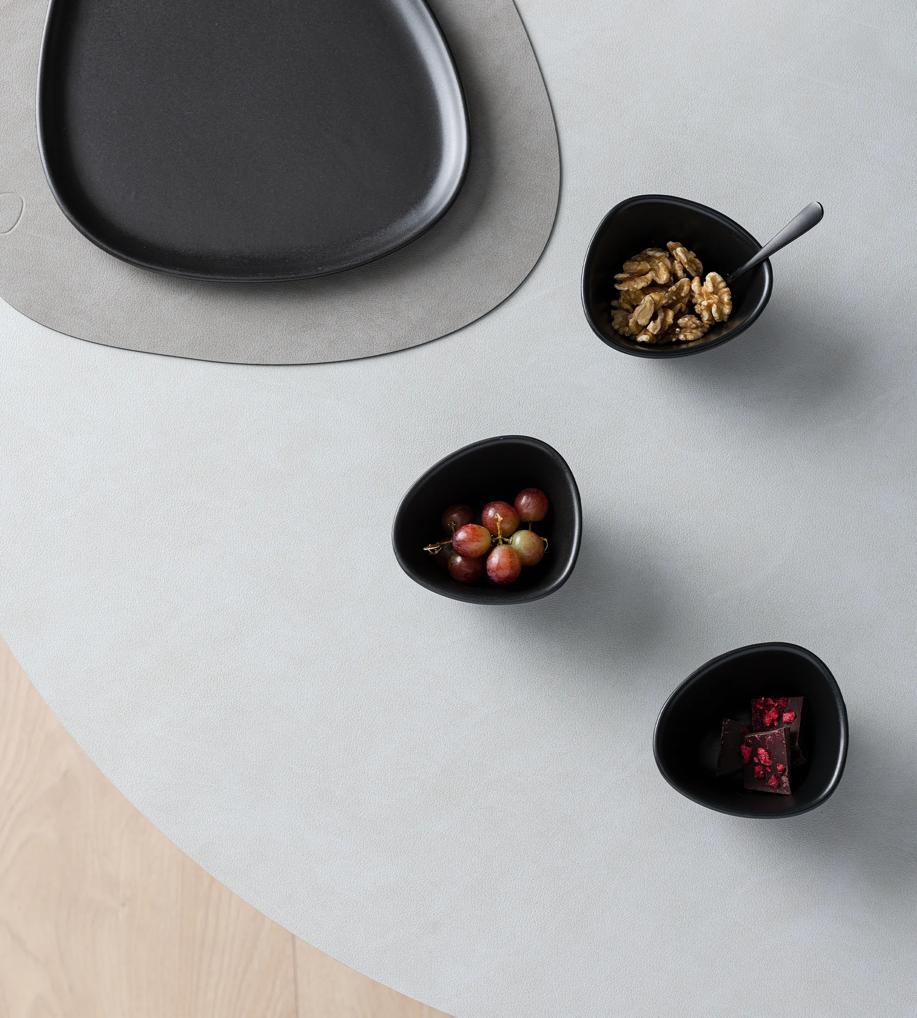 Miska Curve Stoneware S 10x11 cm, Black LIND DNA