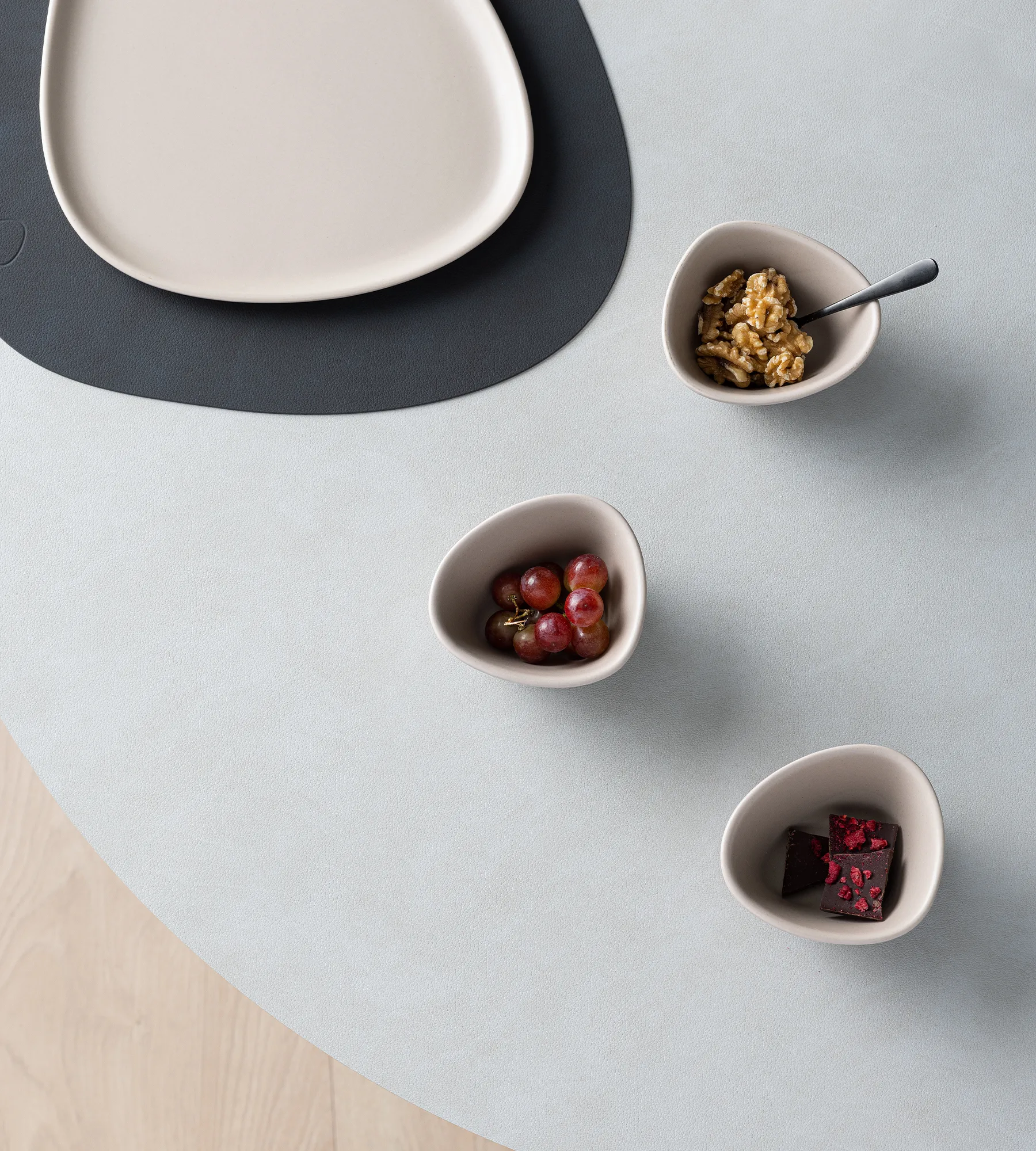 Miska Curve Stoneware S 10x11 cm, Piaskowy LIND DNA