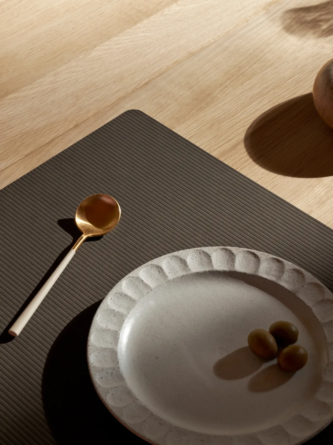 Podkładka na stół Corduroy square L, Caviar LIND DNA