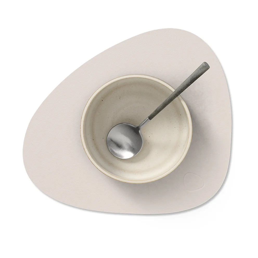 Podkładka na stół Nupo Curve S, Soft nude (cielista) LIND DNA