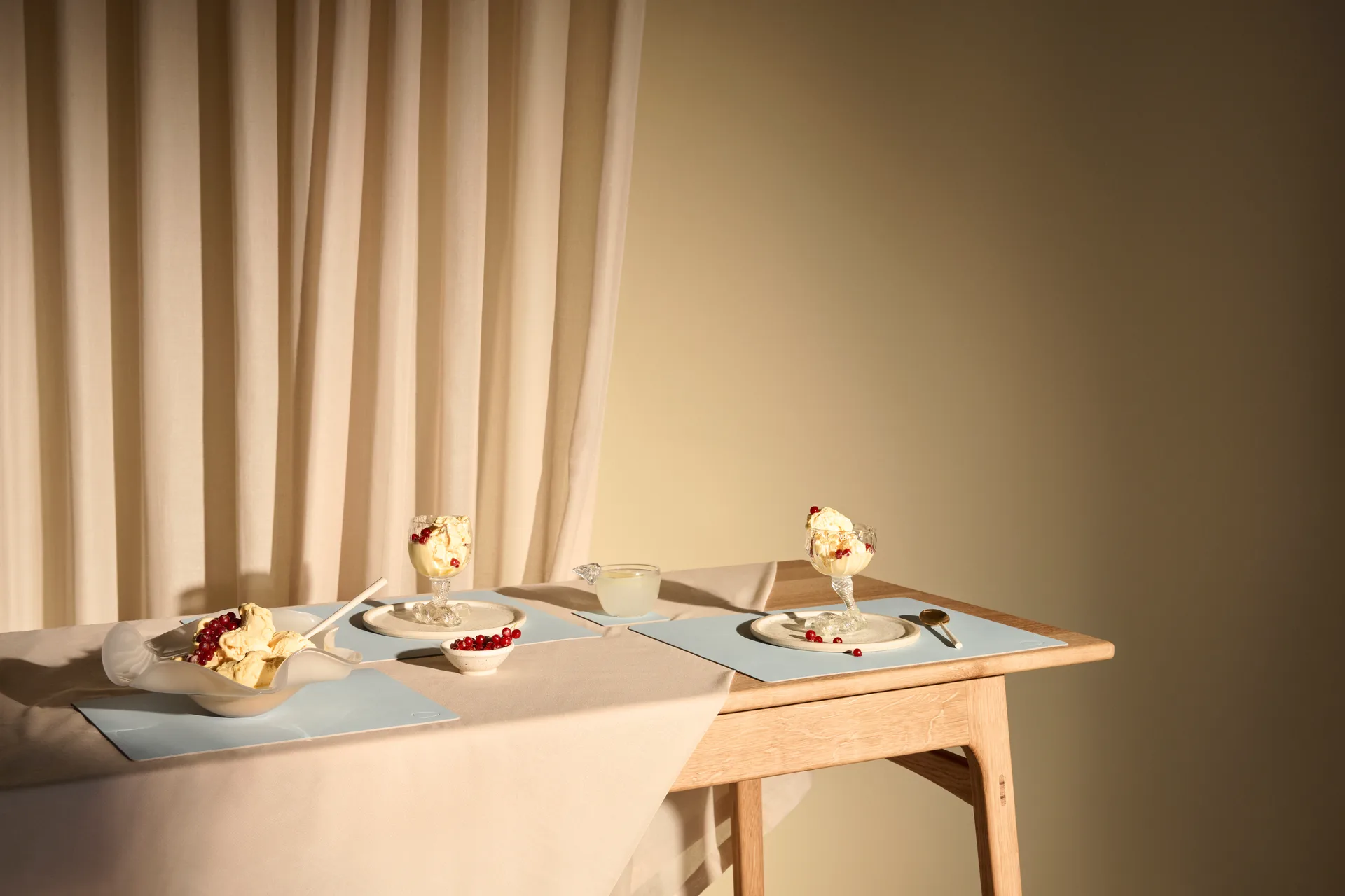 Podkładka na stół Nupo Square L, Soft sky LIND DNA