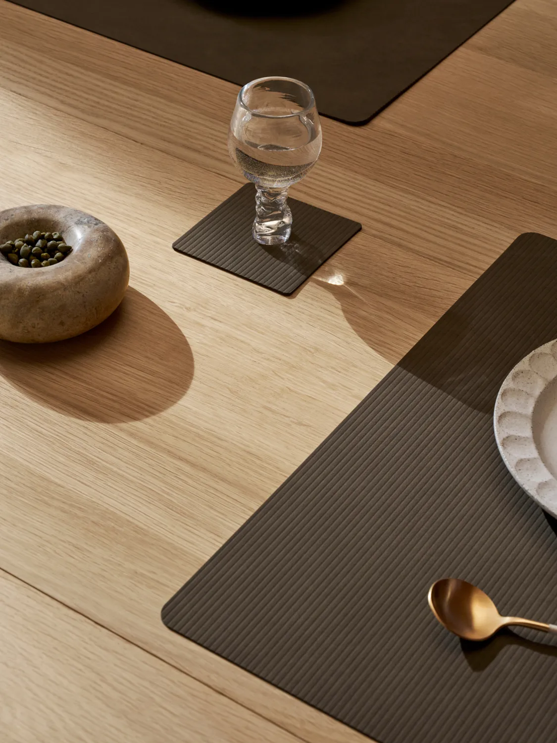 Podkładka pod szklankę Corduroy square, Caviar LIND DNA