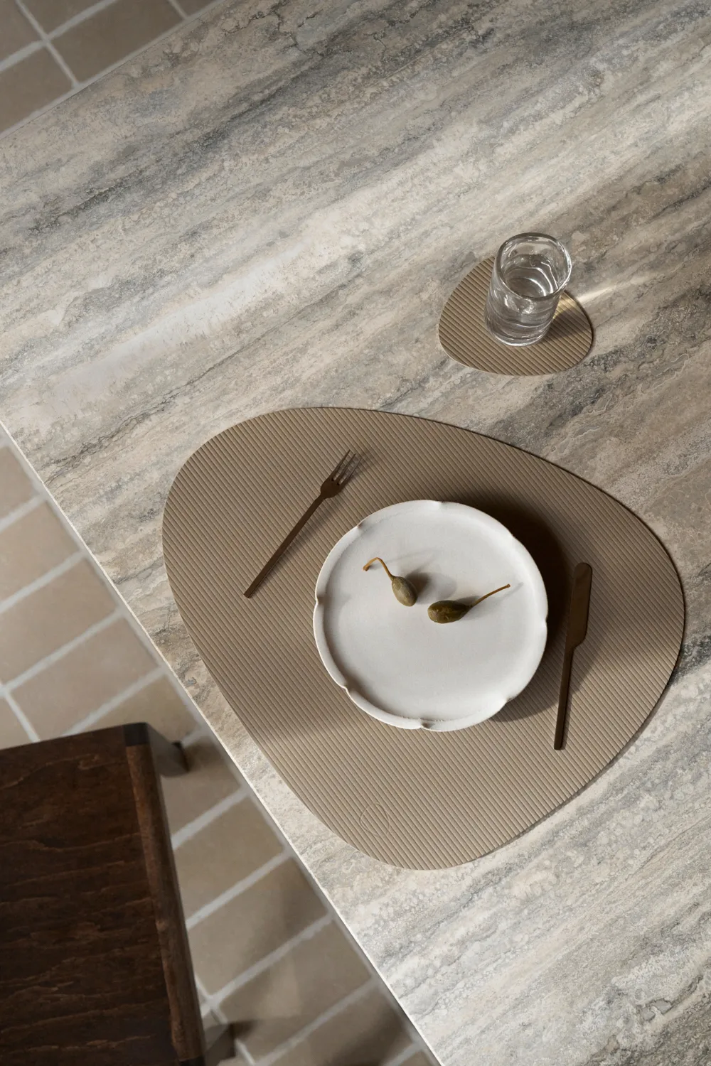 Podkładka stołowa Corduroy curve L, Clay Brown LIND DNA