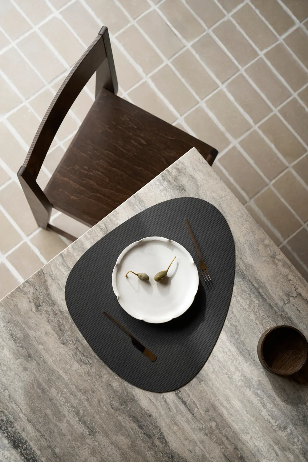 Podkładka stołowa Corduroy curve L, Czarny LIND DNA