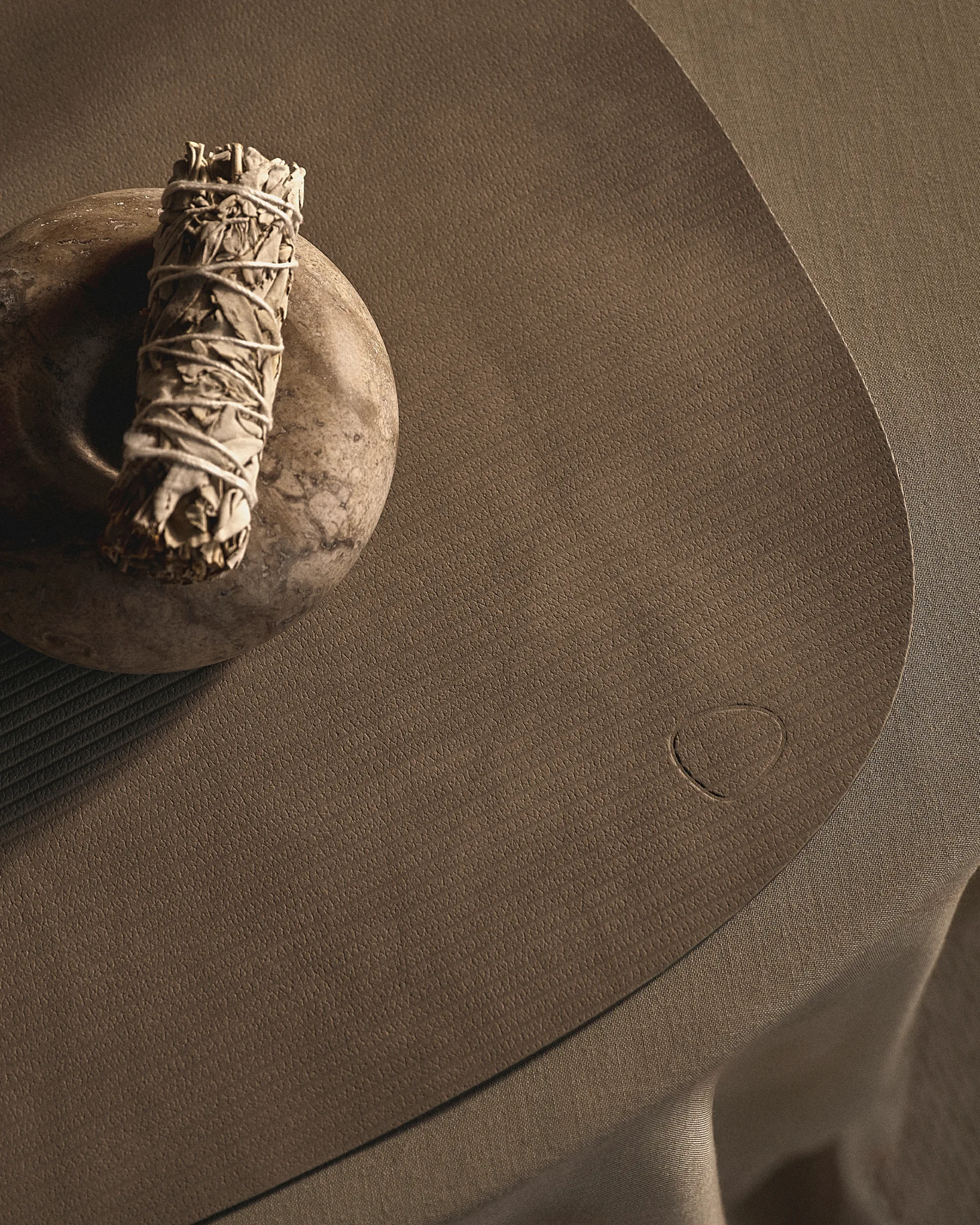 Podkładka stołowa Corduroy curve L, Nomad Grey LIND DNA