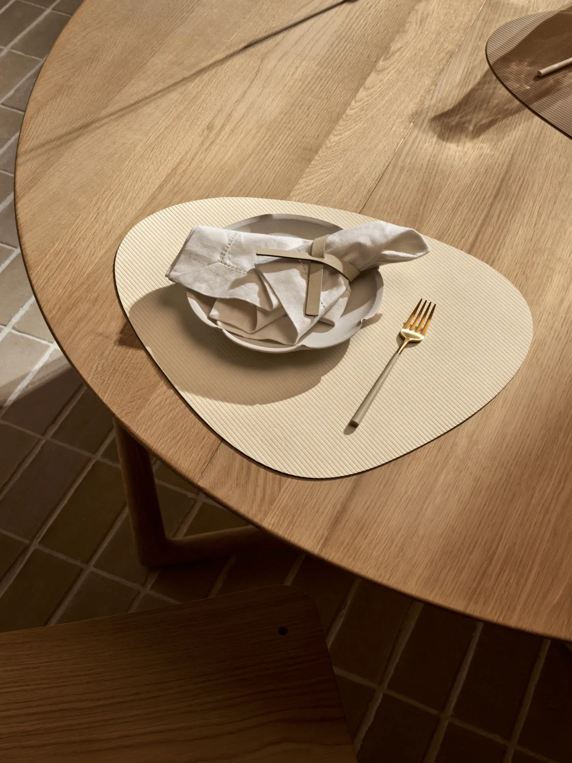 Podkładka stołowa Corduroy curve L, Vanilla LIND DNA