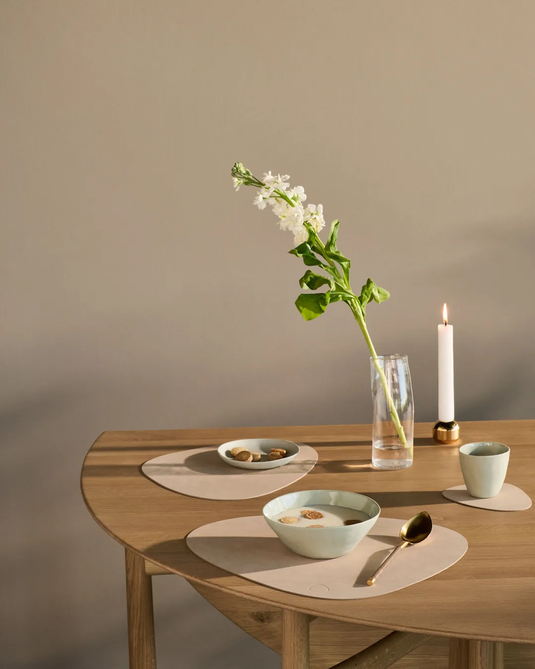 Podstawka na szklankę Curve Nupo, Piaskowy LIND DNA