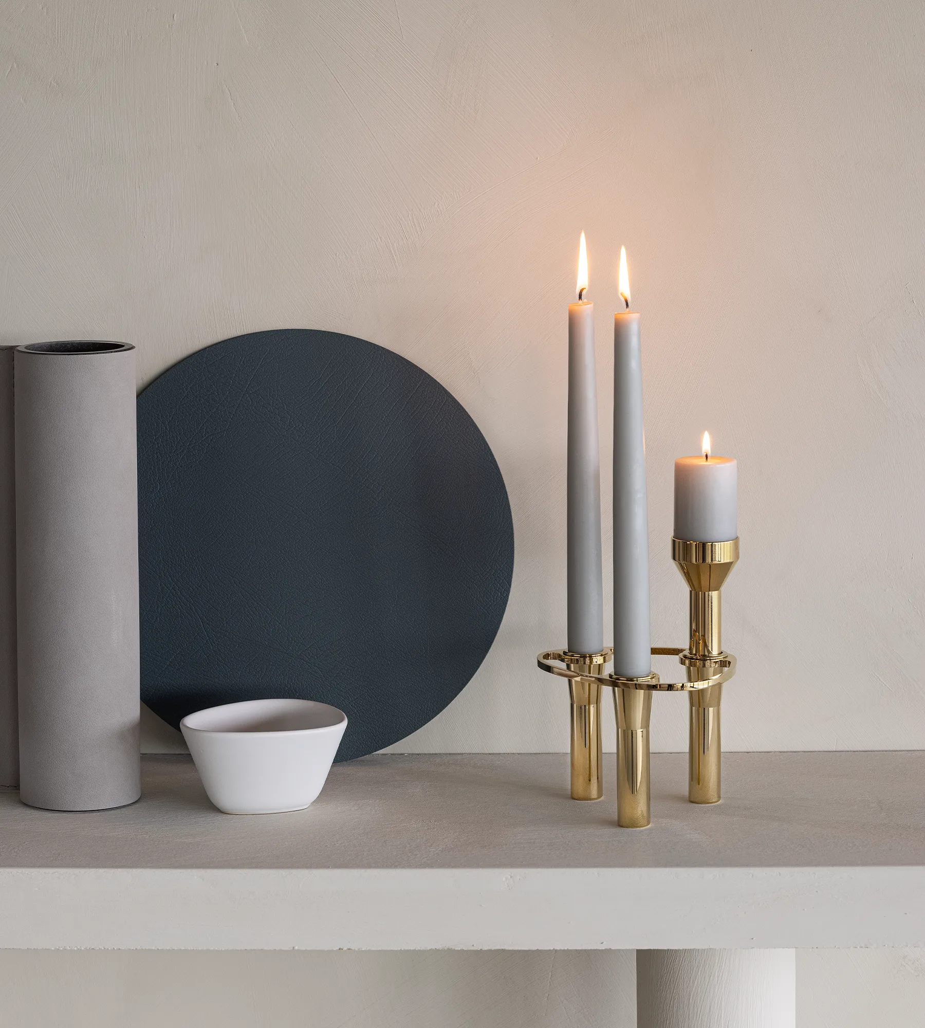 Świecznik Curve, gold, pillar LIND DNA