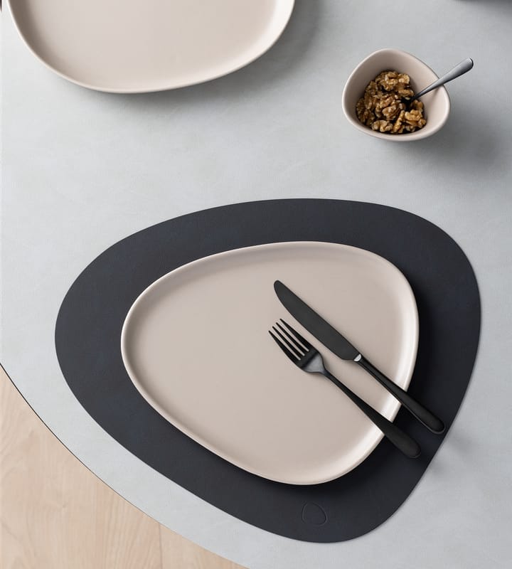 Talerz Curve Stoneware 26x30 cm, Piaskowy LIND DNA