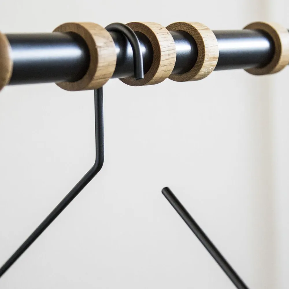 Wieszak Slim, black LIND DNA