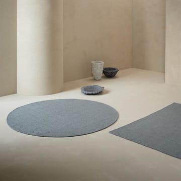 Oksa dywan okrągły - powder, 170 cm - Linie Design