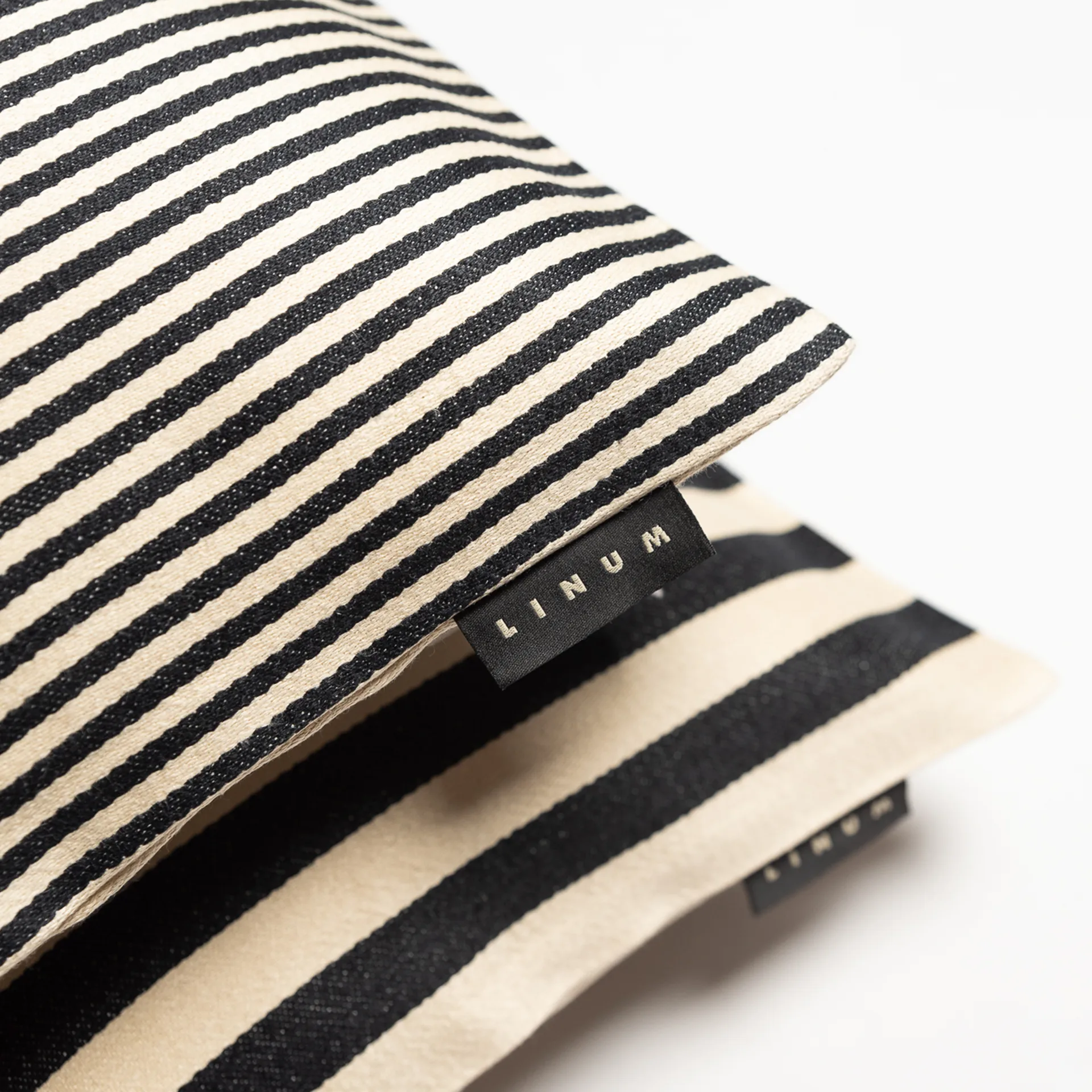 Poszewka na poduszkę Amalfi 35x50 cm, Czarny Linum