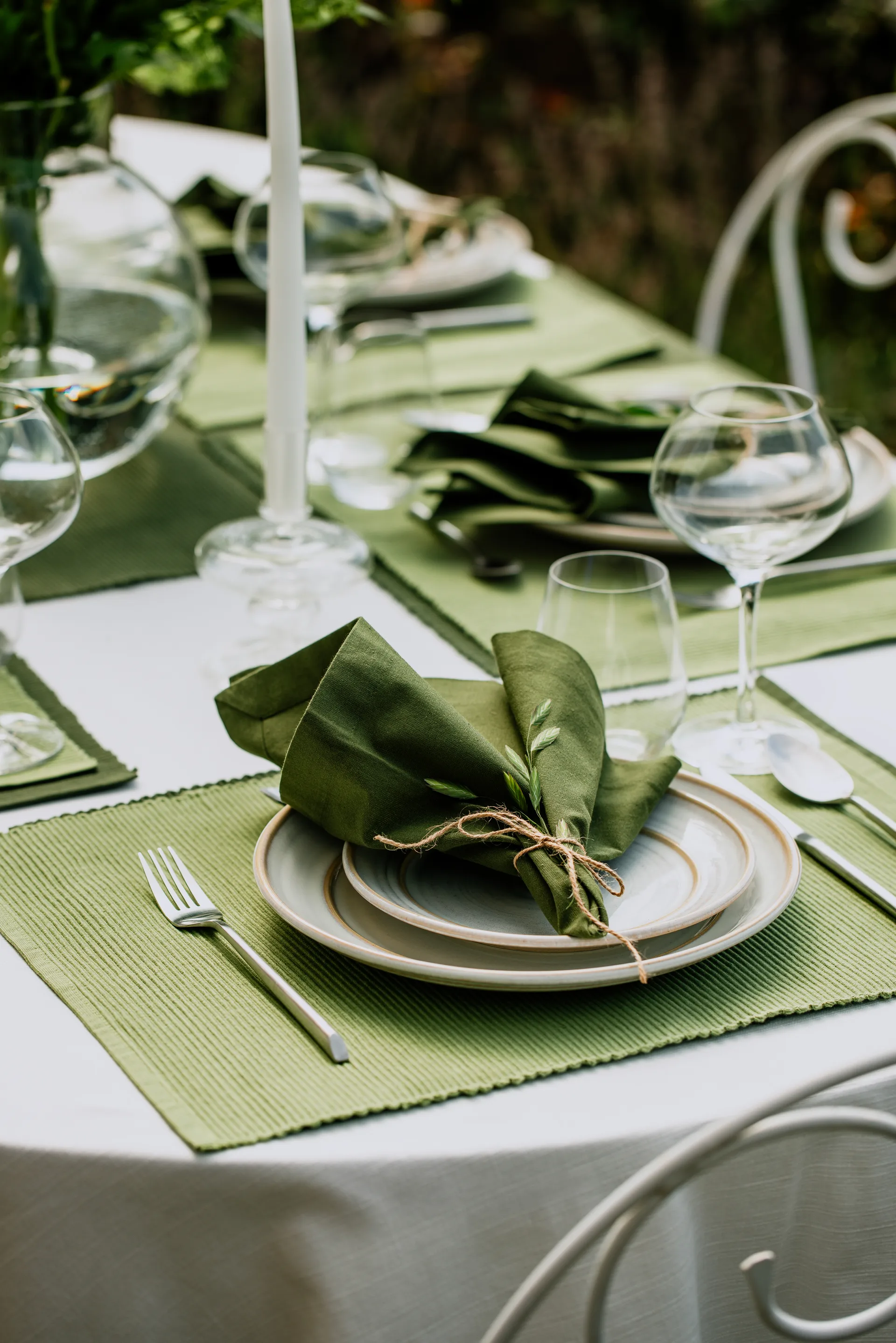 Serwetki Robert 4 szt., Ciemna oliwkowa zieleń Linum