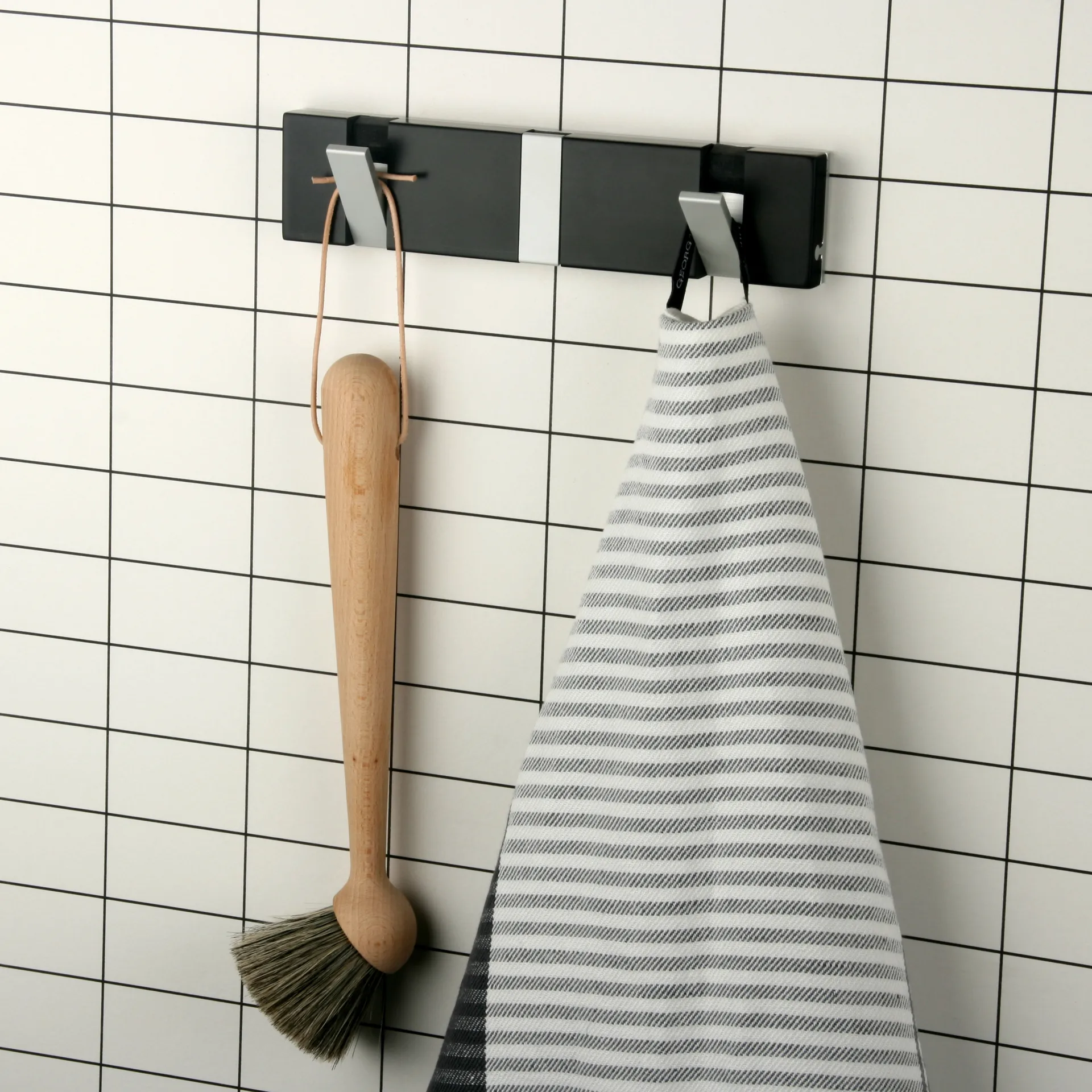 Wieszak Knax 20 cm kompozytowy, czarny LoCa