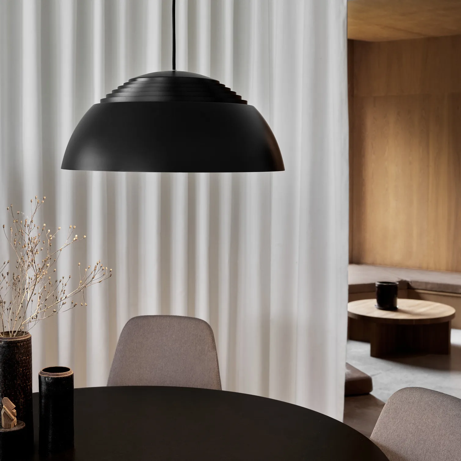 AJ Royal lampa wisząca Ø50 cm, Czarny Louis Poulsen