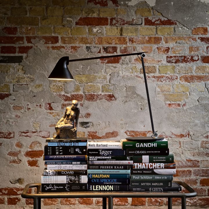 Lampa na biurko NJP, Czarny, zaciski, 2700k Louis Poulsen