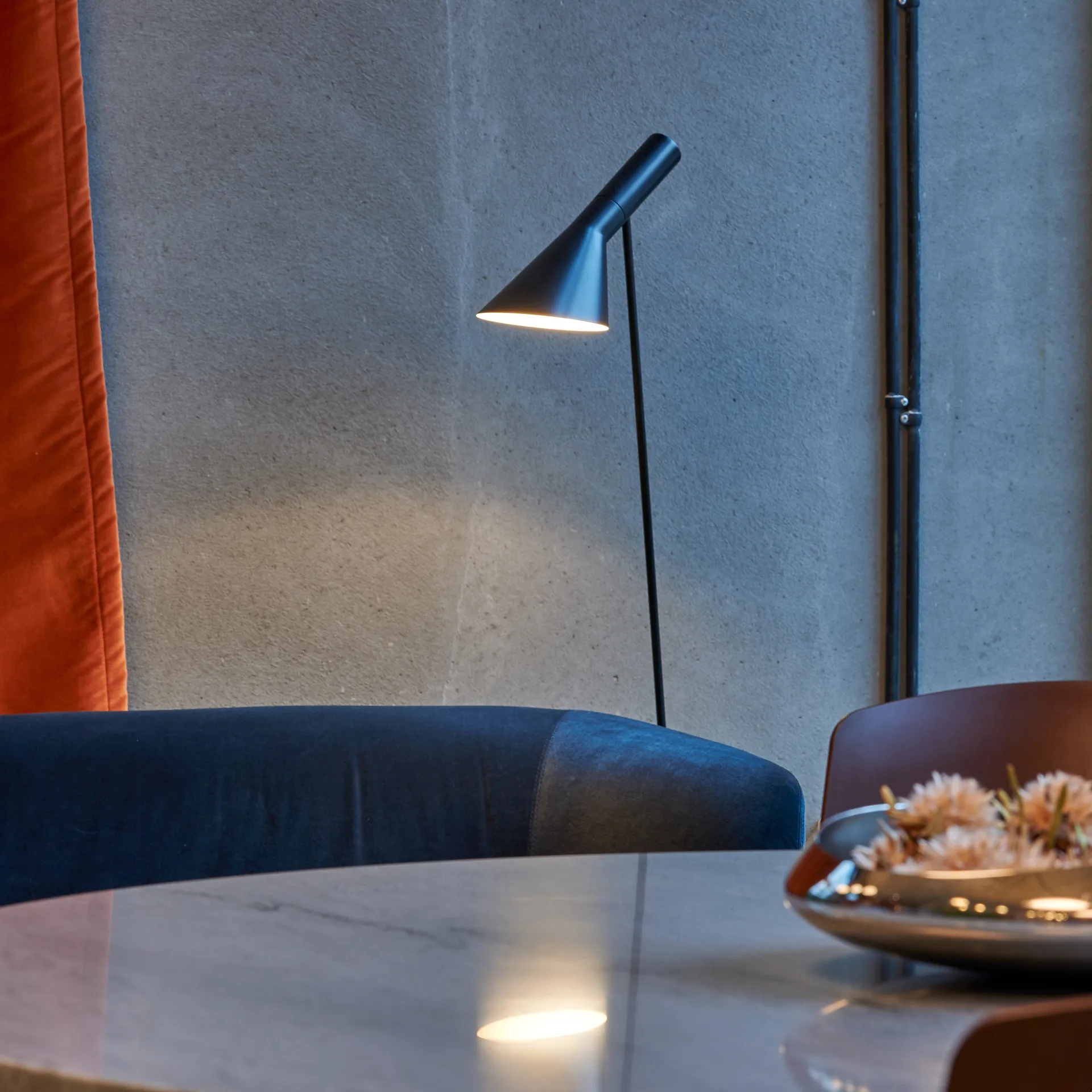 Lampa podłogowa AJ, Czarny Louis Poulsen