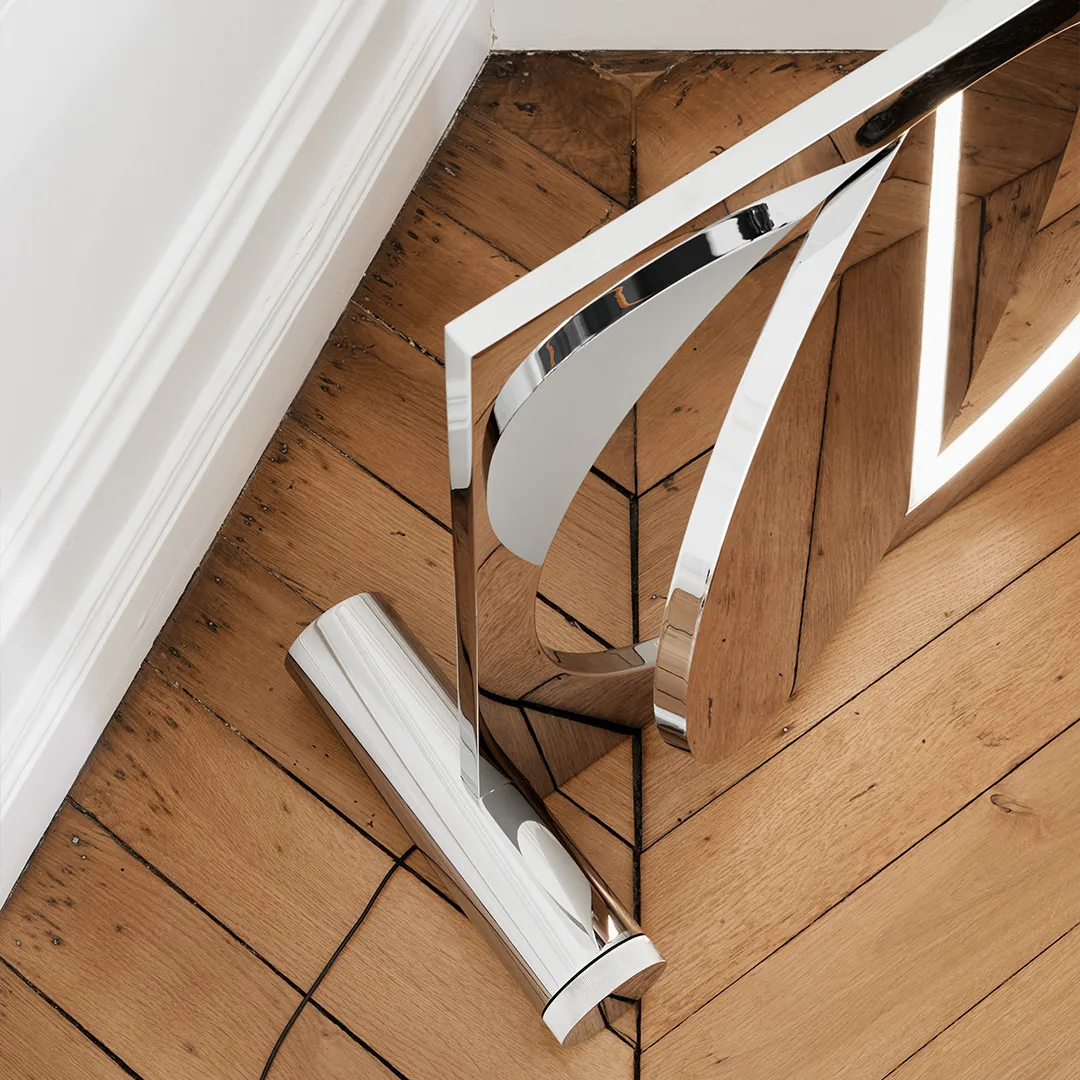 Lampa podłogowa Moonsetter, Błyszczący chromowany-biały Louis Poulsen