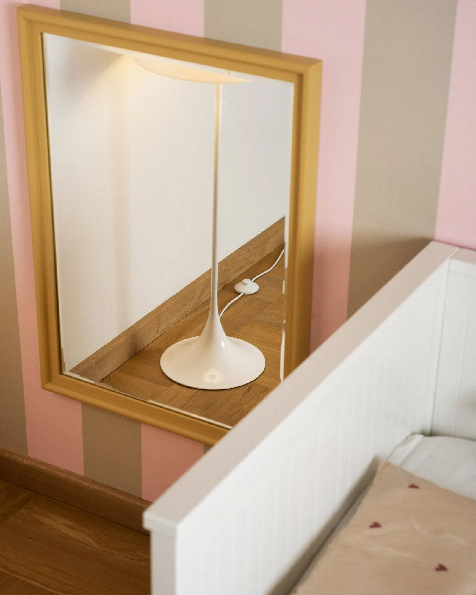 Lampa podłogowa Panthella 400, Opal white Louis Poulsen